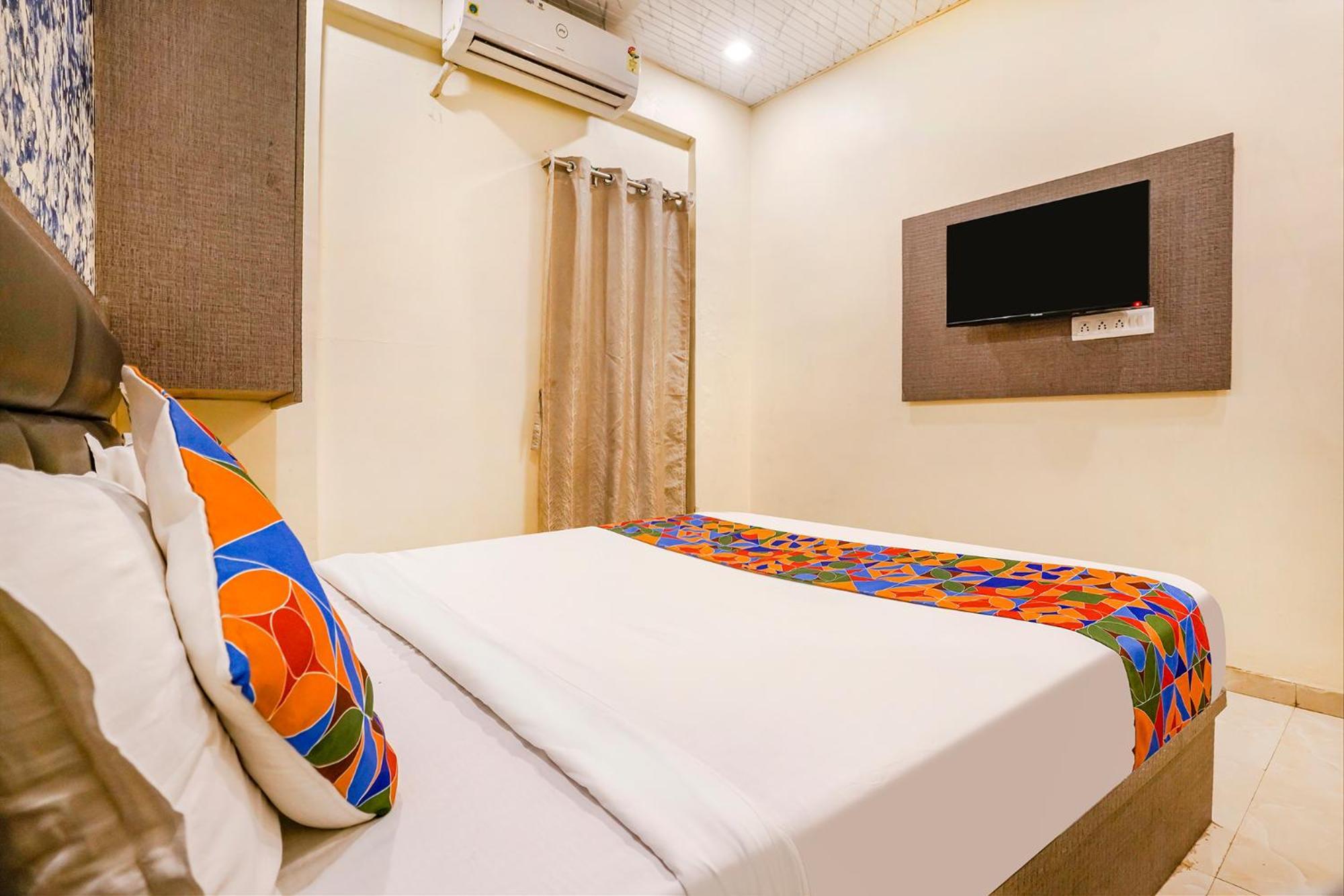 Fabexpress The United - Nr International Airport Mumbai