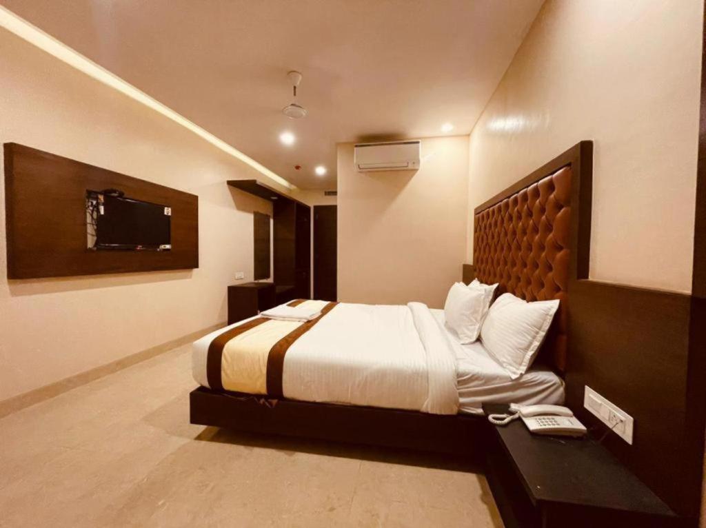 Vertigo Kurla West Hotel