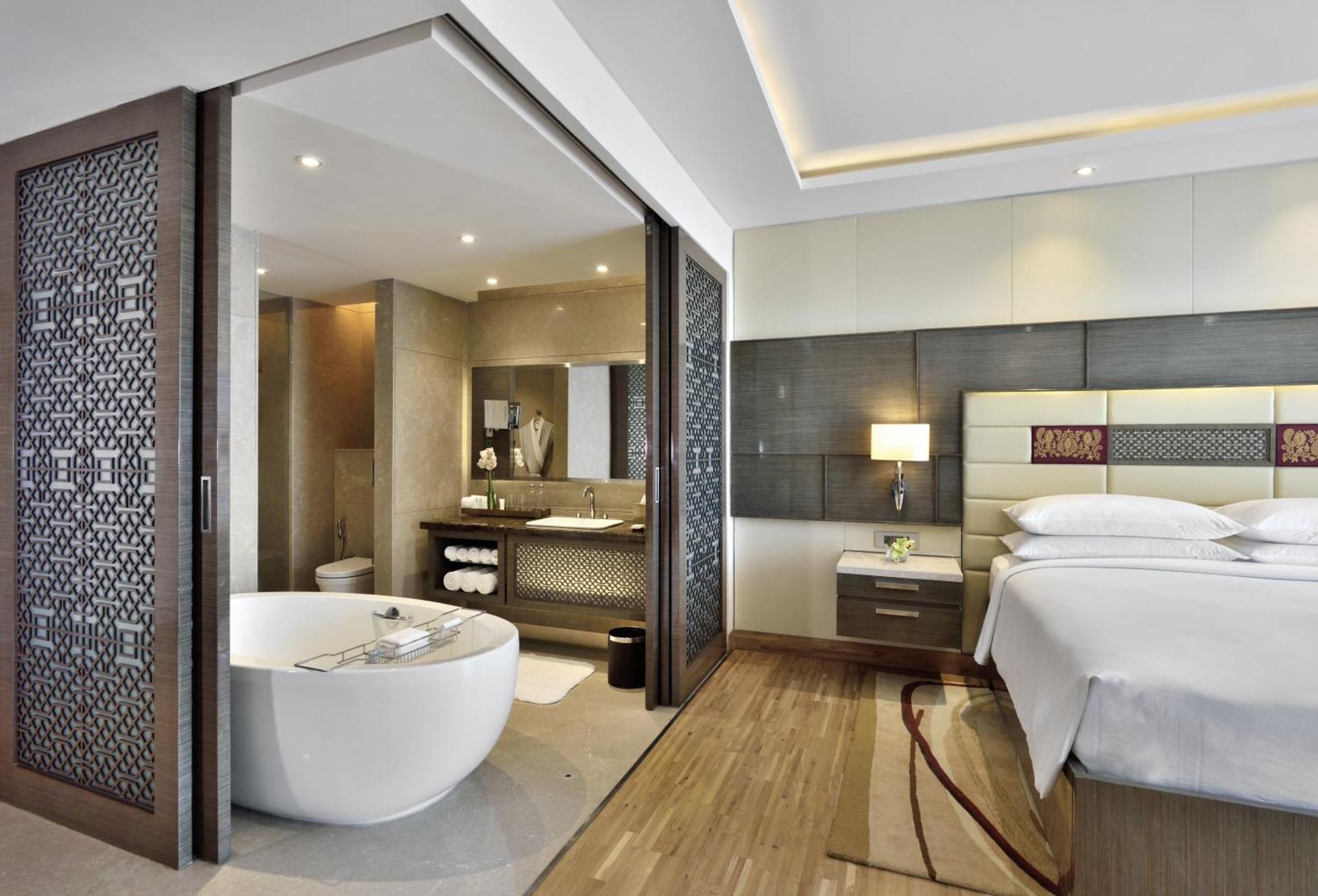 Jw Marriott Sahar Airport 5*