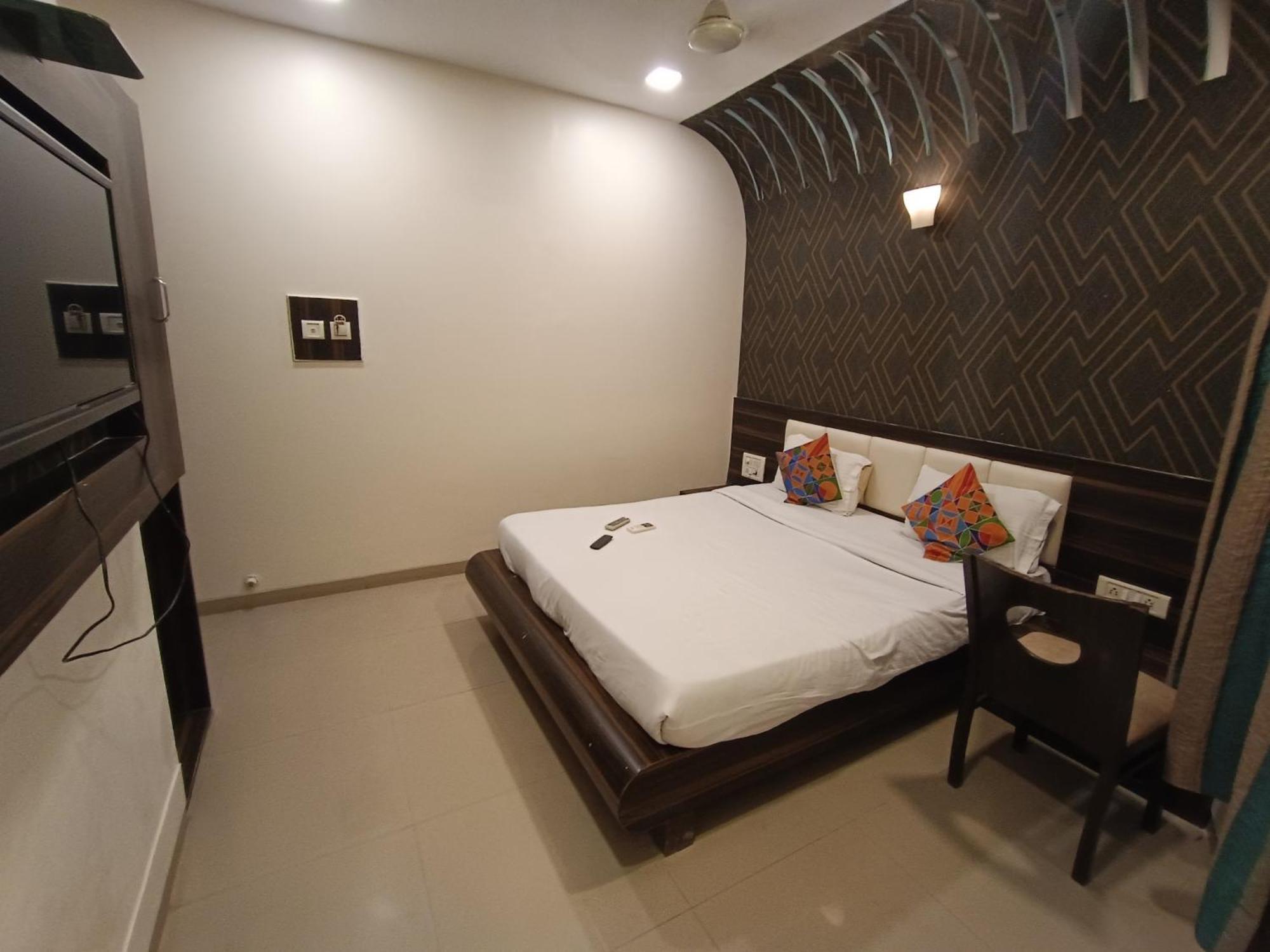 Airport-intl Airport Near To Airport & Bkc Us Consulate Guest house Mumbai