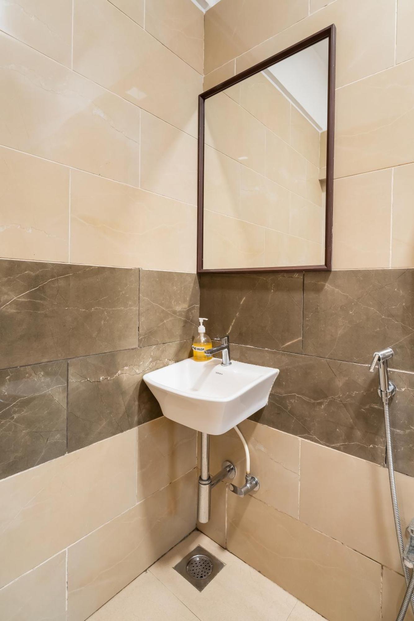Earthy 1bhk Bandra W By The Company * Mumbai