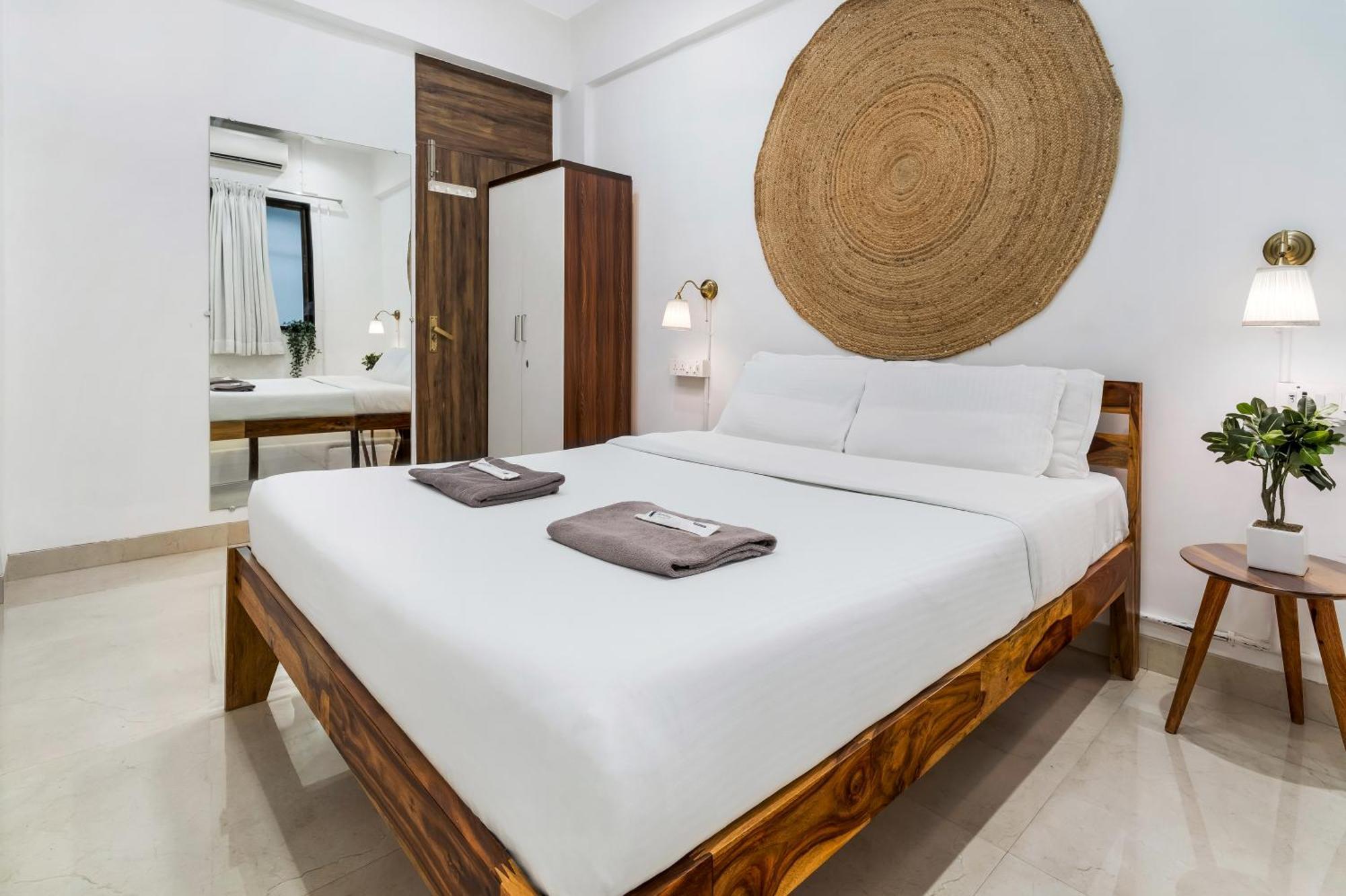 Earthy 1bhk Bandra W By The Company Apartment *