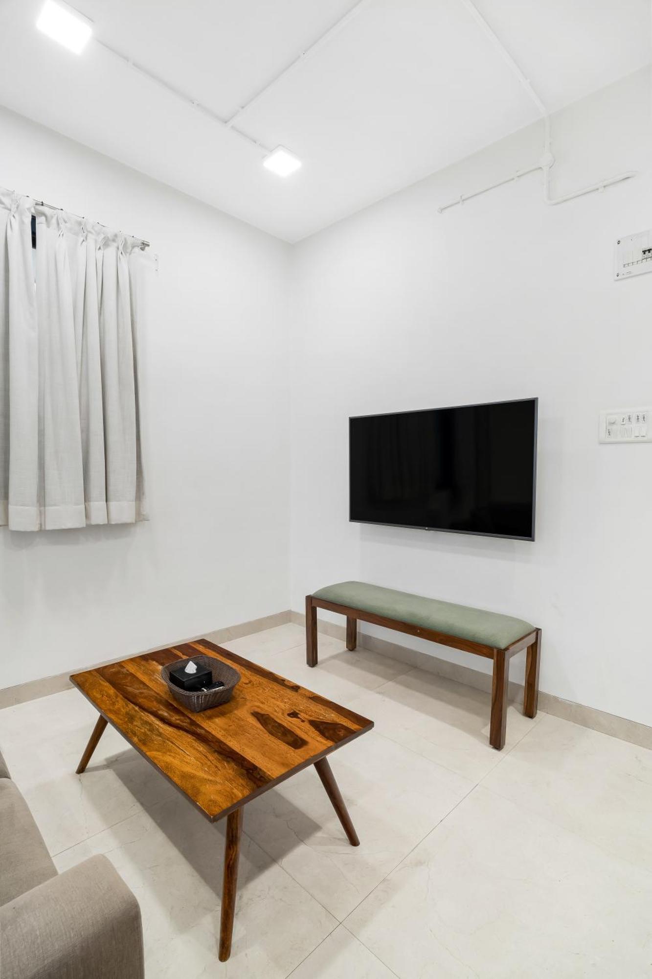 Earthy 1bhk Bandra W By The Company * Mumbai