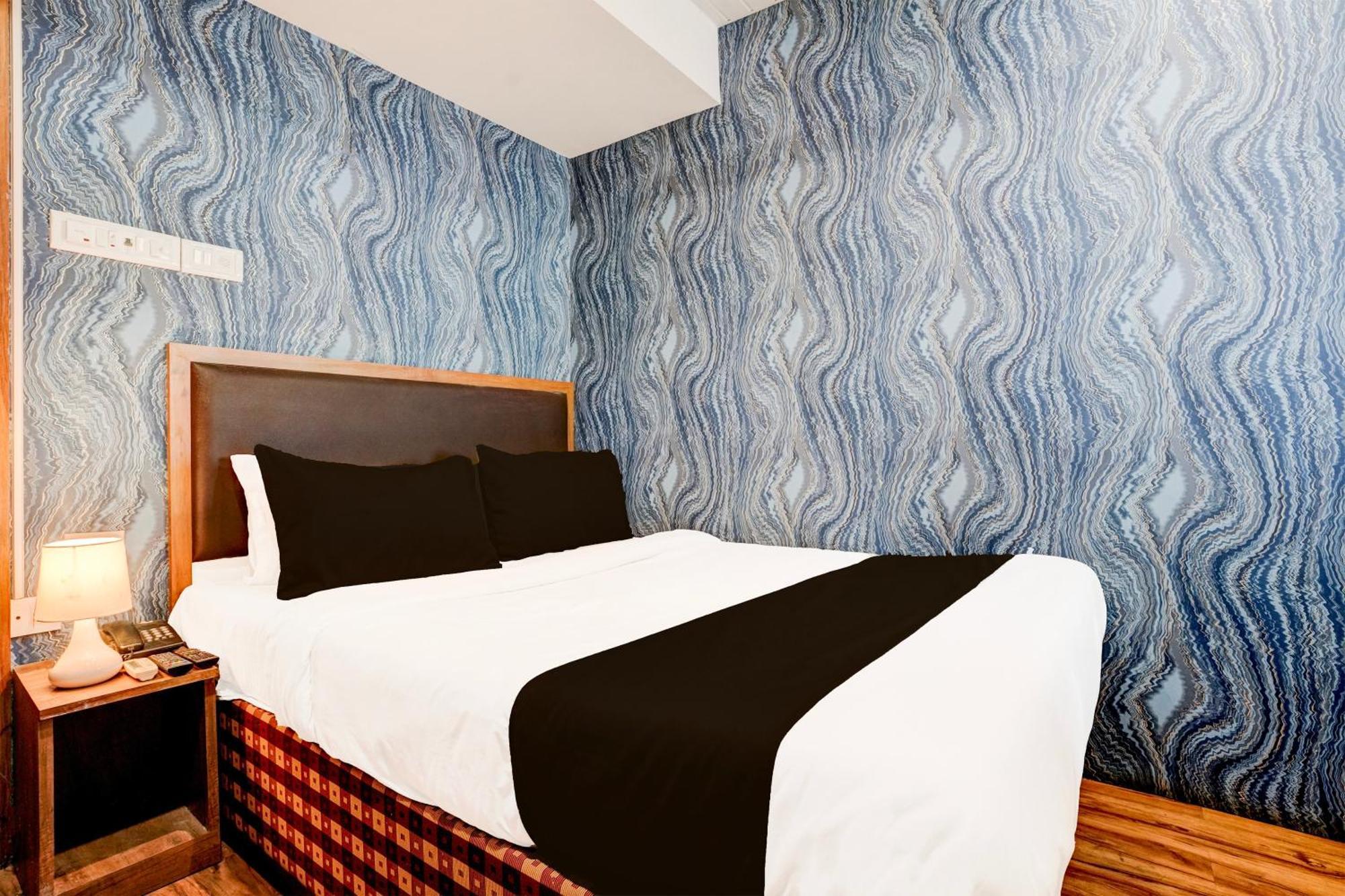 Hotel Super O Maahi Residency