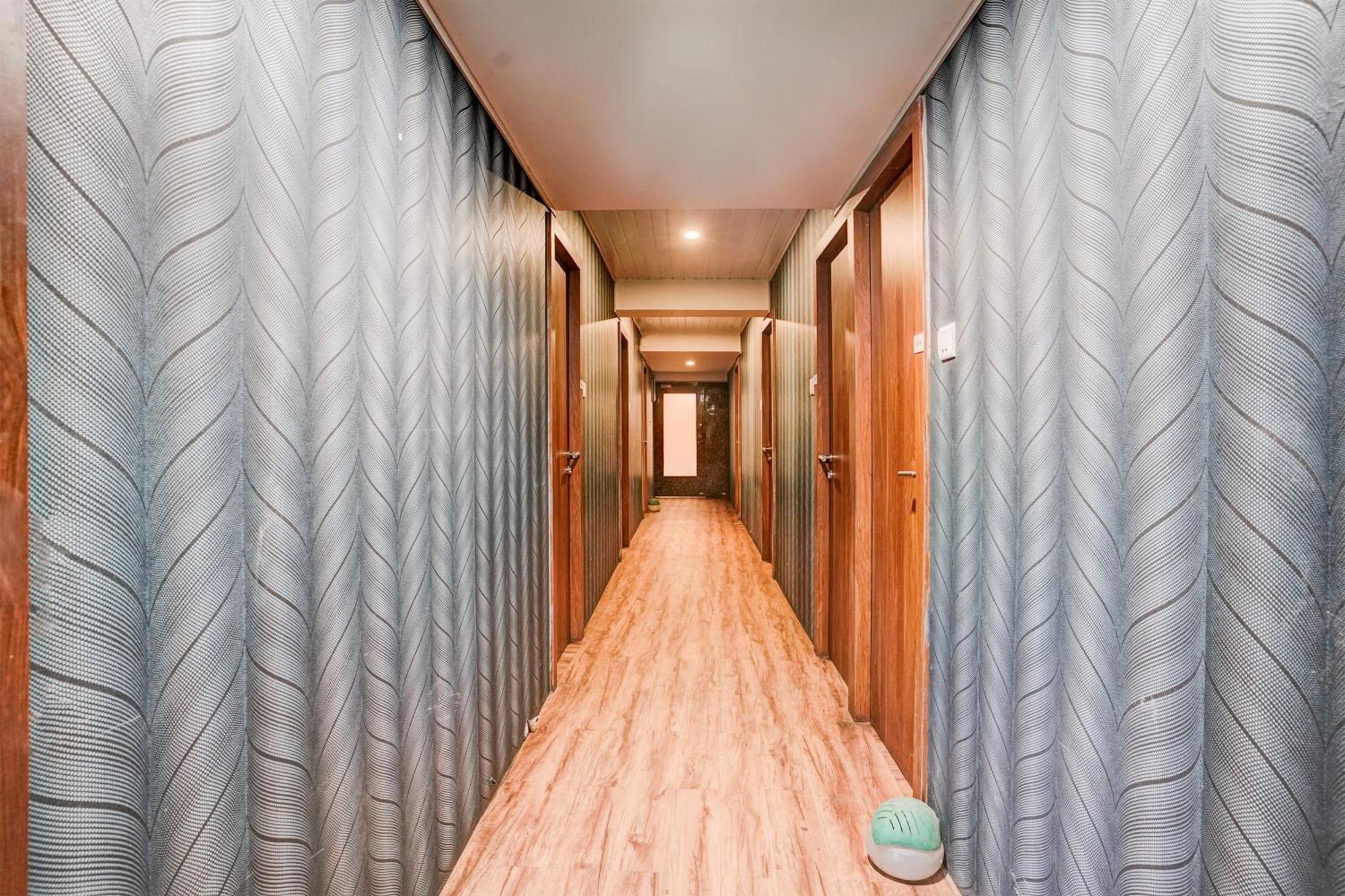 Hotel Super O Maahi Residency