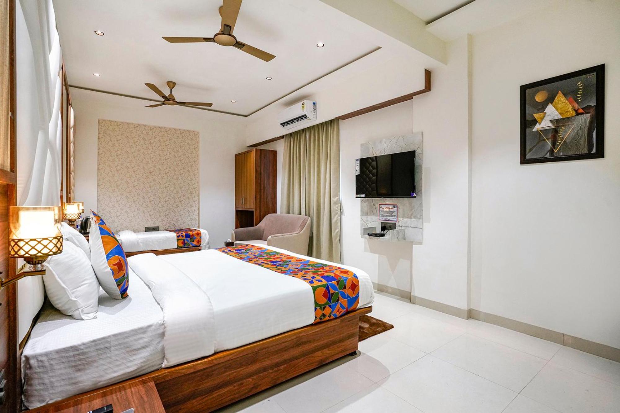 Hotel Fabhotel Status Residency 3*