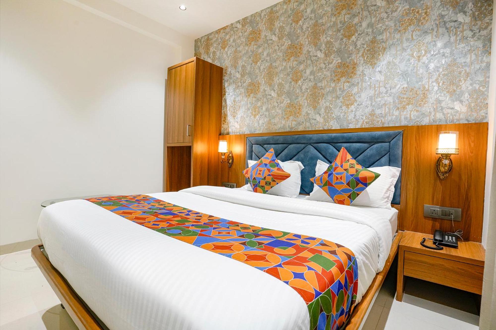Hotel Fabhotel Status Residency