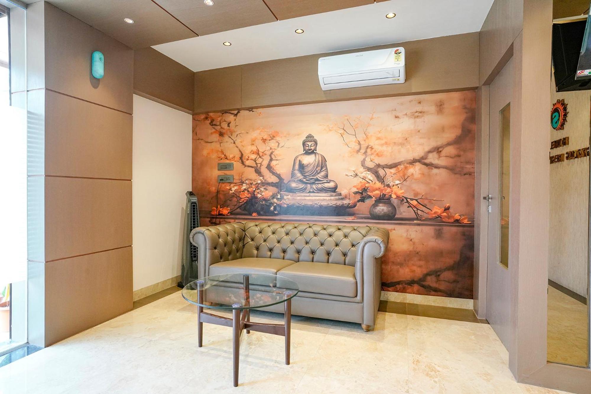 Hotel Fabhotel Status Residency