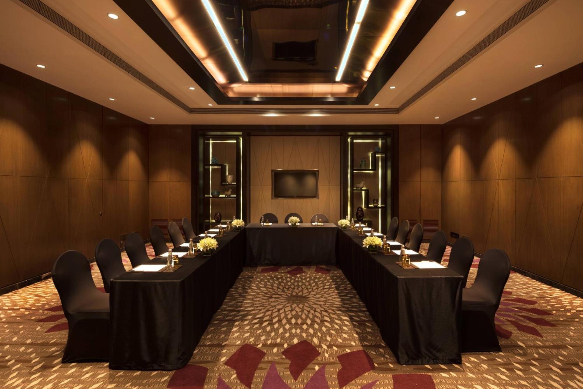 Jw Marriott Sahar Airport Hotel