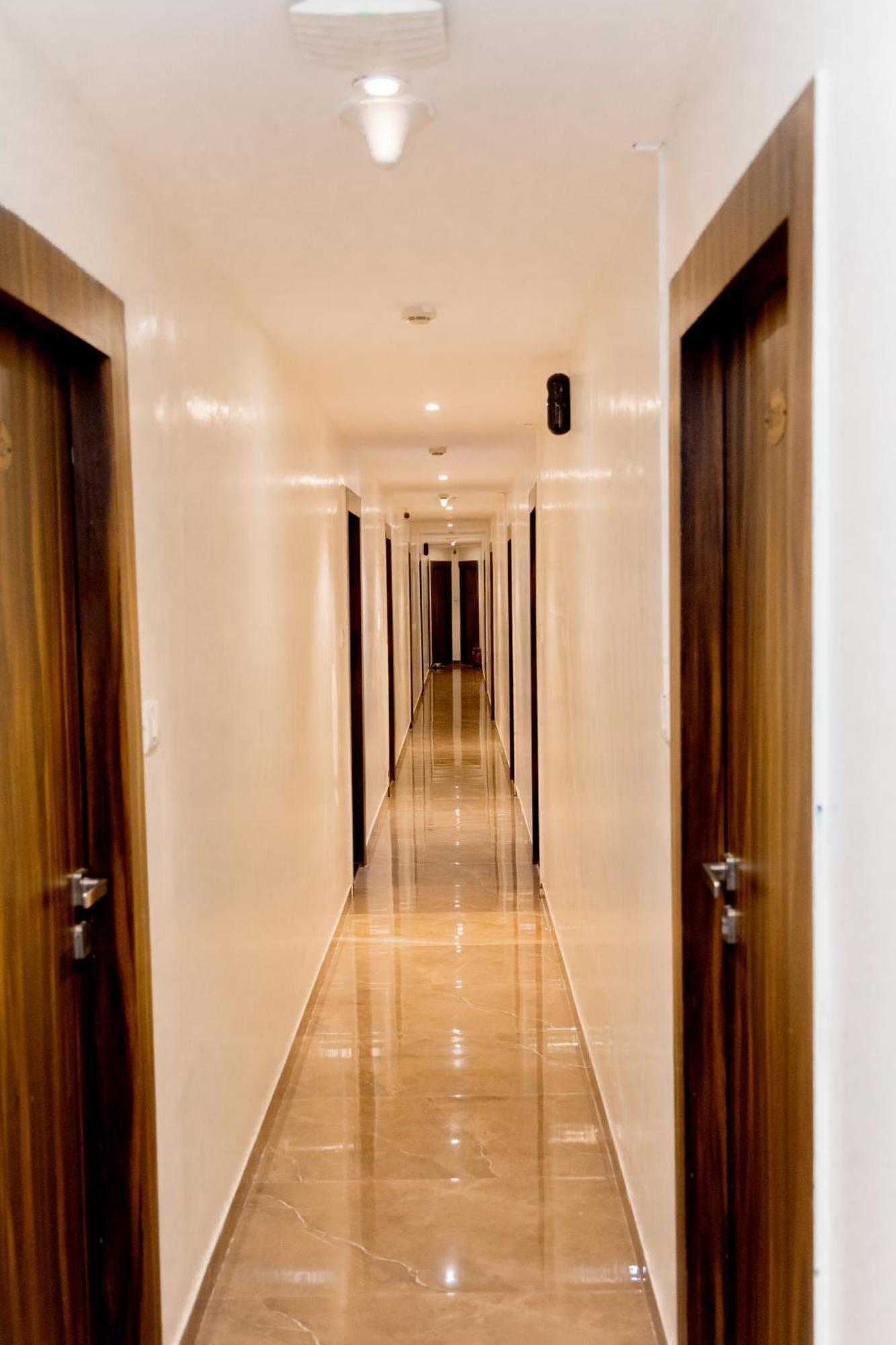 Hotel Golden Tulipz Mumbai