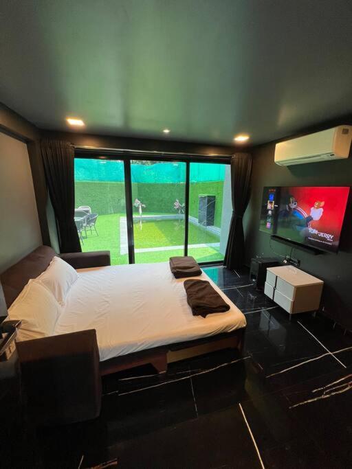 Stayhaven Starmount 4bhk & Pool * Mumbai