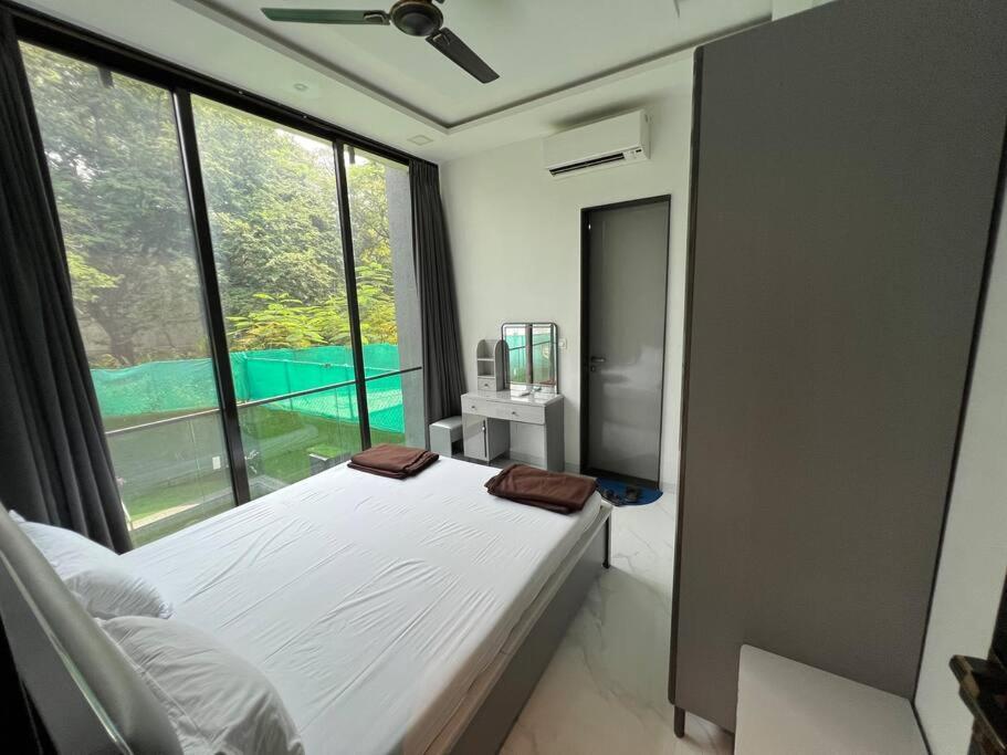Stayhaven Starmount 4bhk & Pool Villa Mumbai