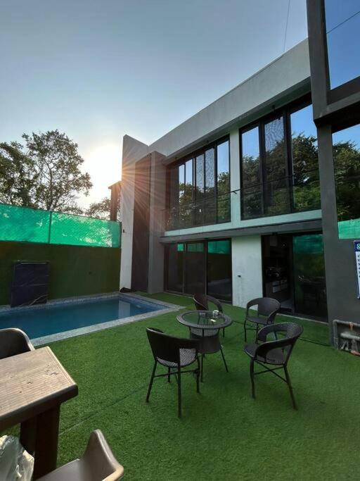 Stayhaven Starmount 4bhk & Pool Villa Mumbai