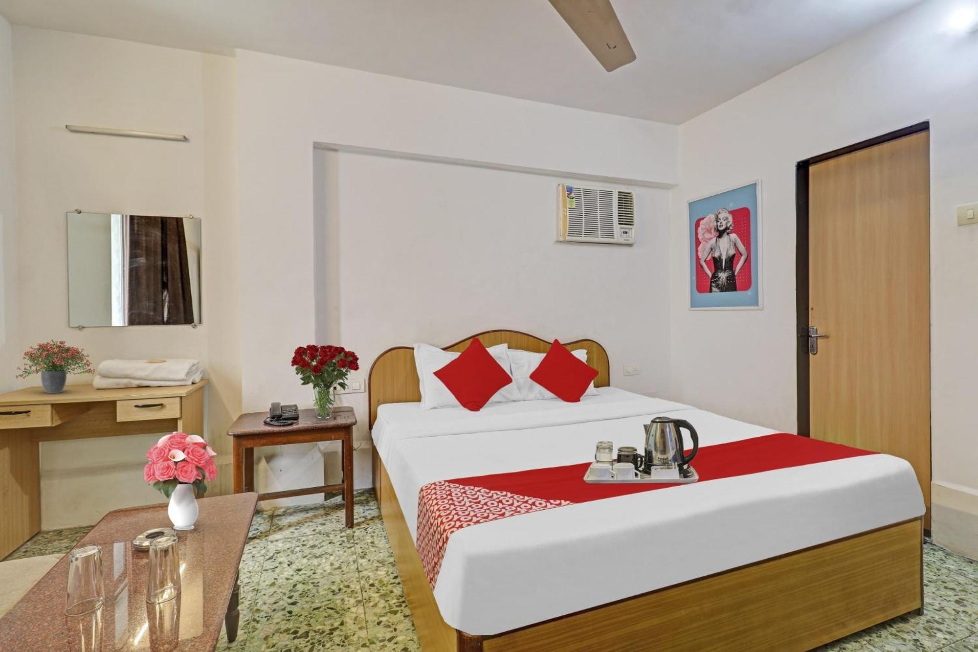 Super O Rajdoot Near Phoenix Palladium Hotel 3*