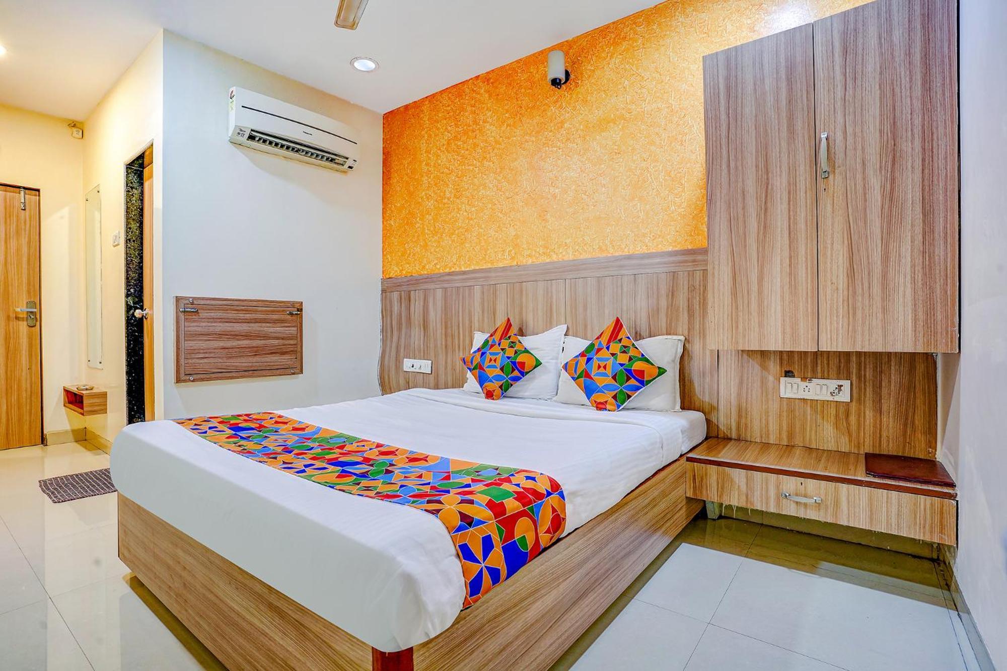 Hotel Fabexpress Prakash - Nr International Airport
