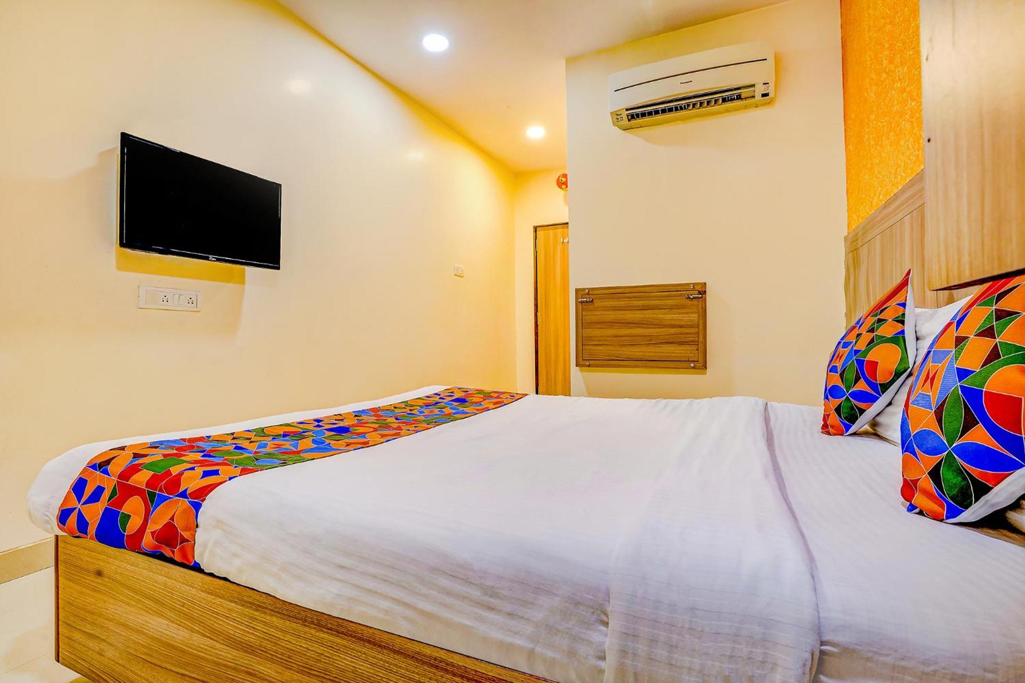 Fabexpress Prakash - Nr International Airport Hotel 3*