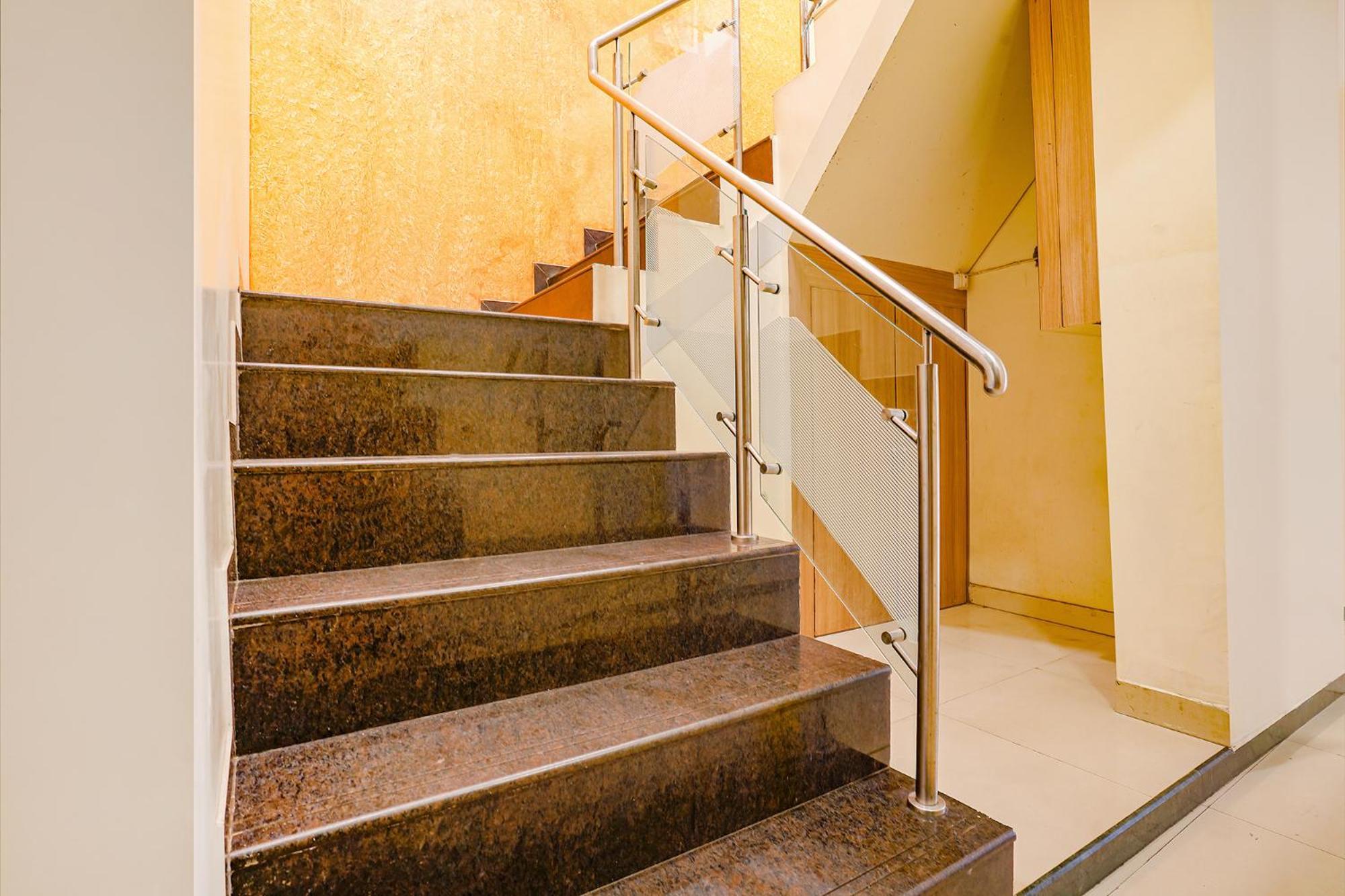 Fabexpress Prakash - Nr International Airport Hotel 3*