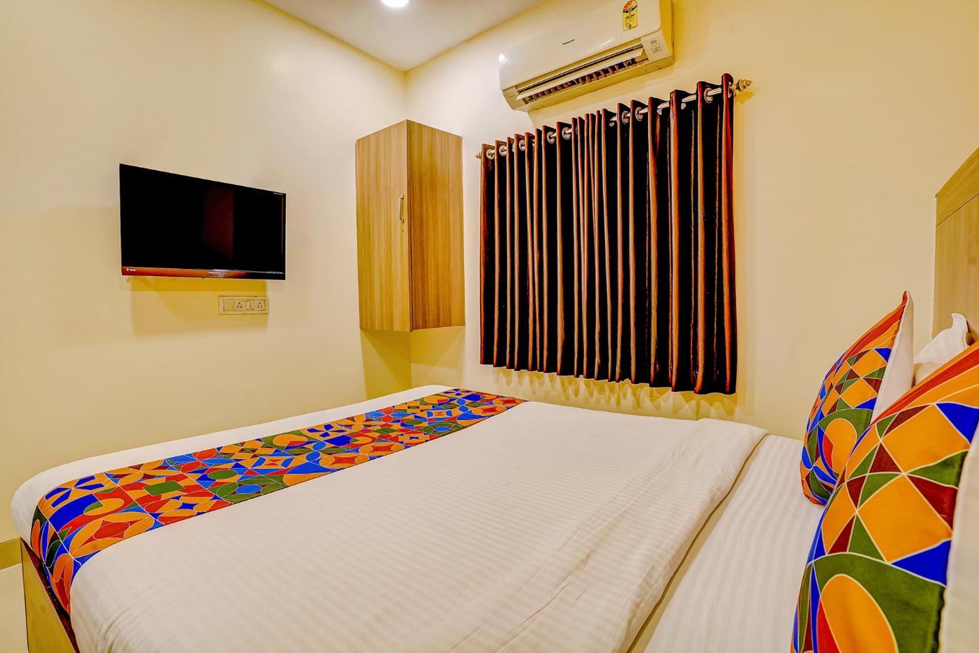 Fabexpress Prakash - Nr International Airport 3*
