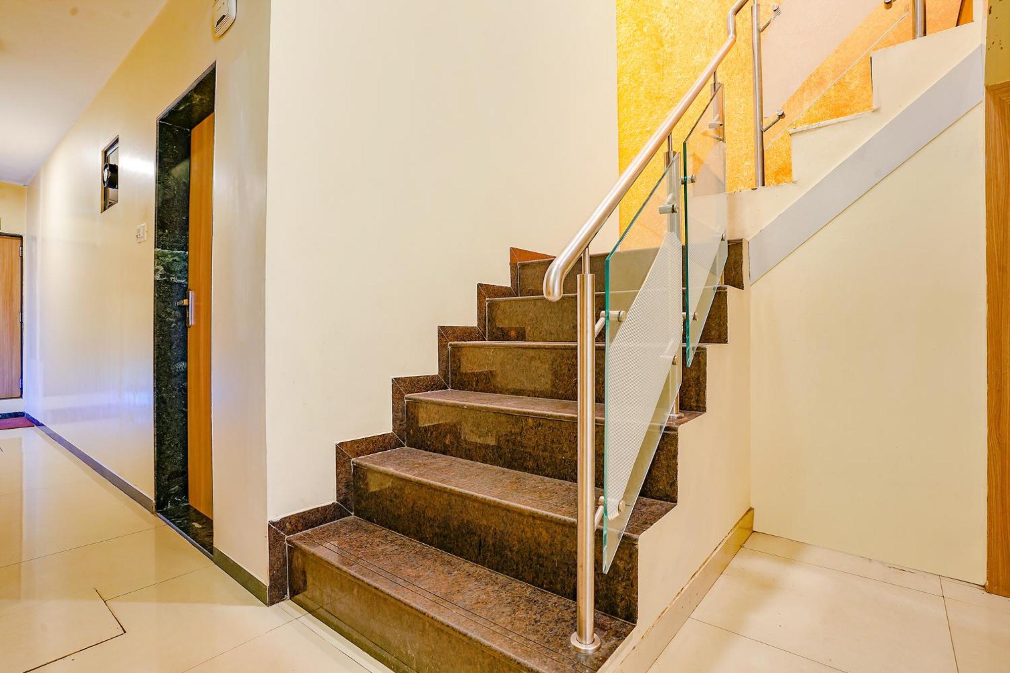Hotel Fabexpress Prakash - Nr International Airport