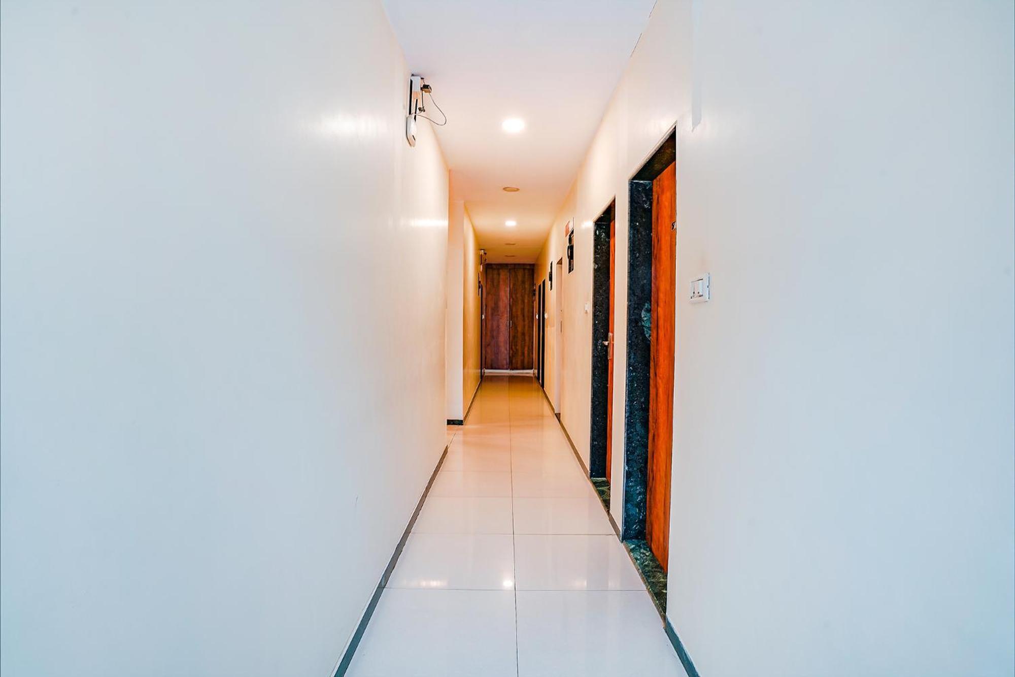 Hotel Fabexpress Prakash - Nr International Airport 3*