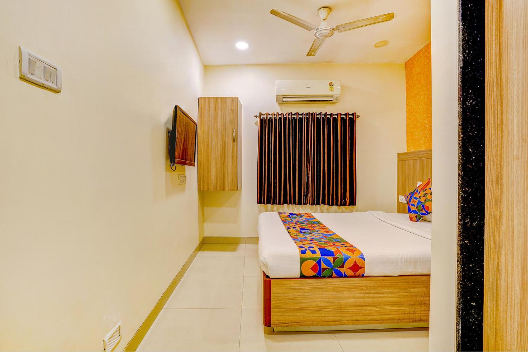 Fabexpress Prakash - Nr International Airport Hotel 3*