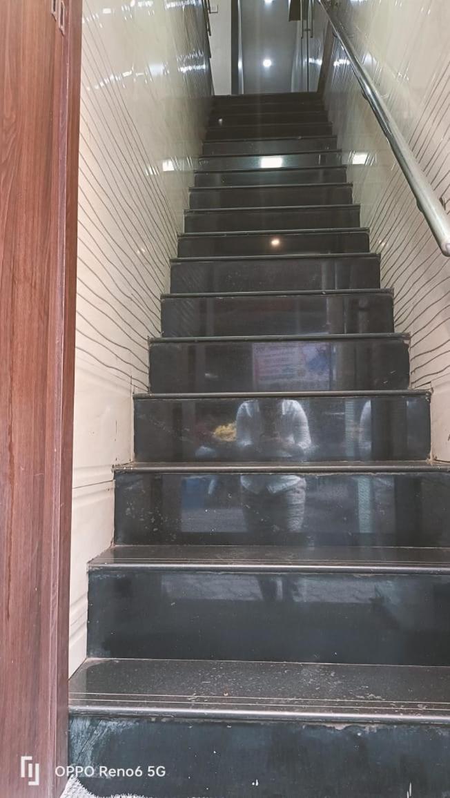 Nityanannd- Sakinaka Metro Station Guest house *