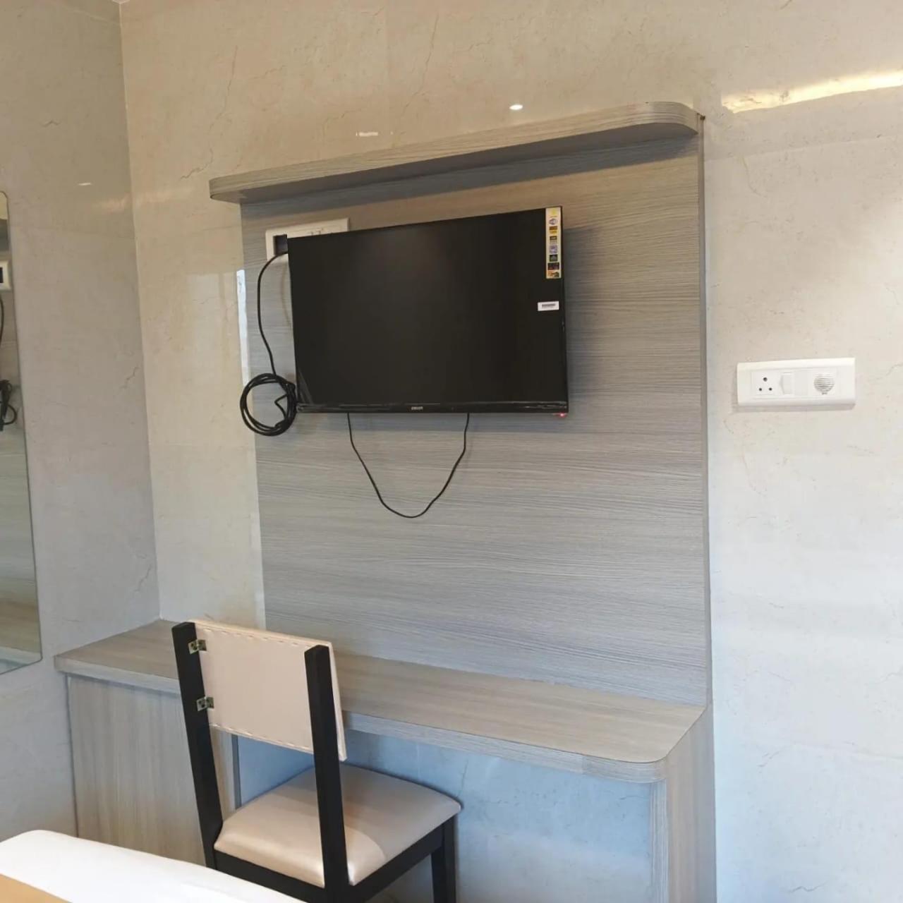 Hotel Regal Residency