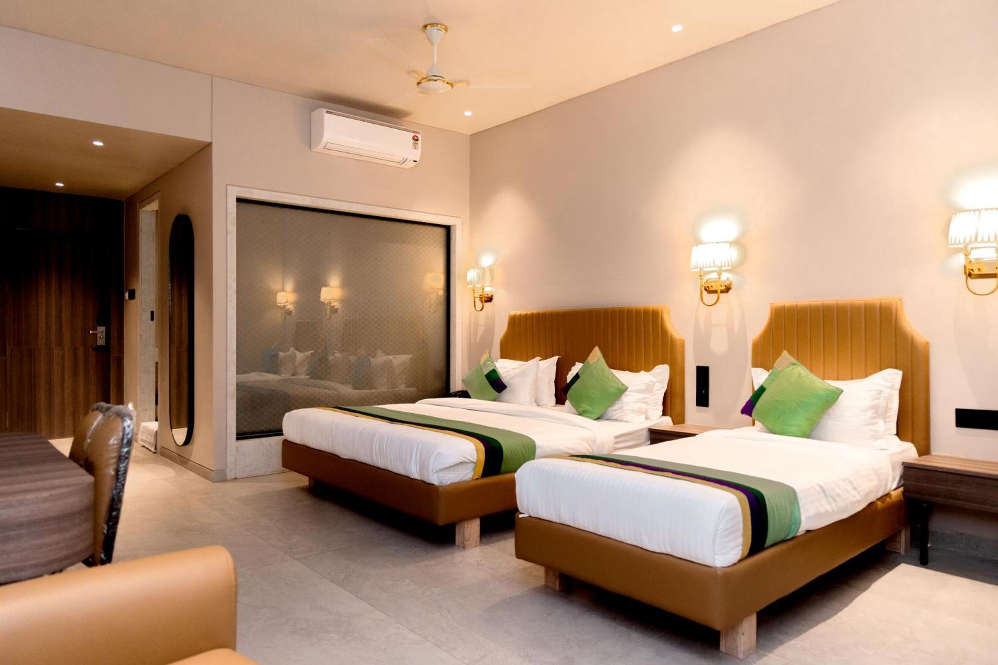 Hotel Golden Tulipz Mumbai