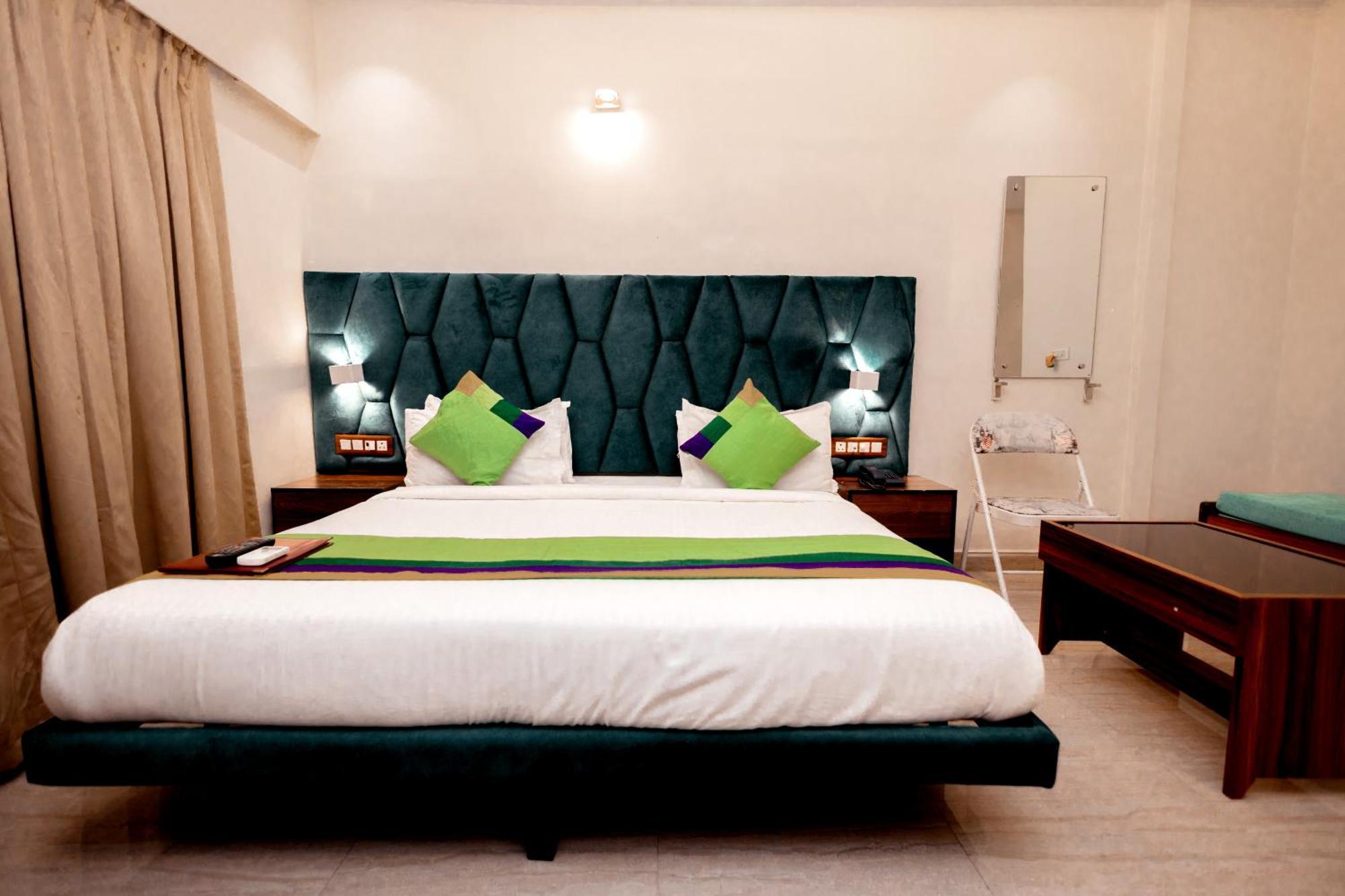 Hotel Golden Tulipz Mumbai