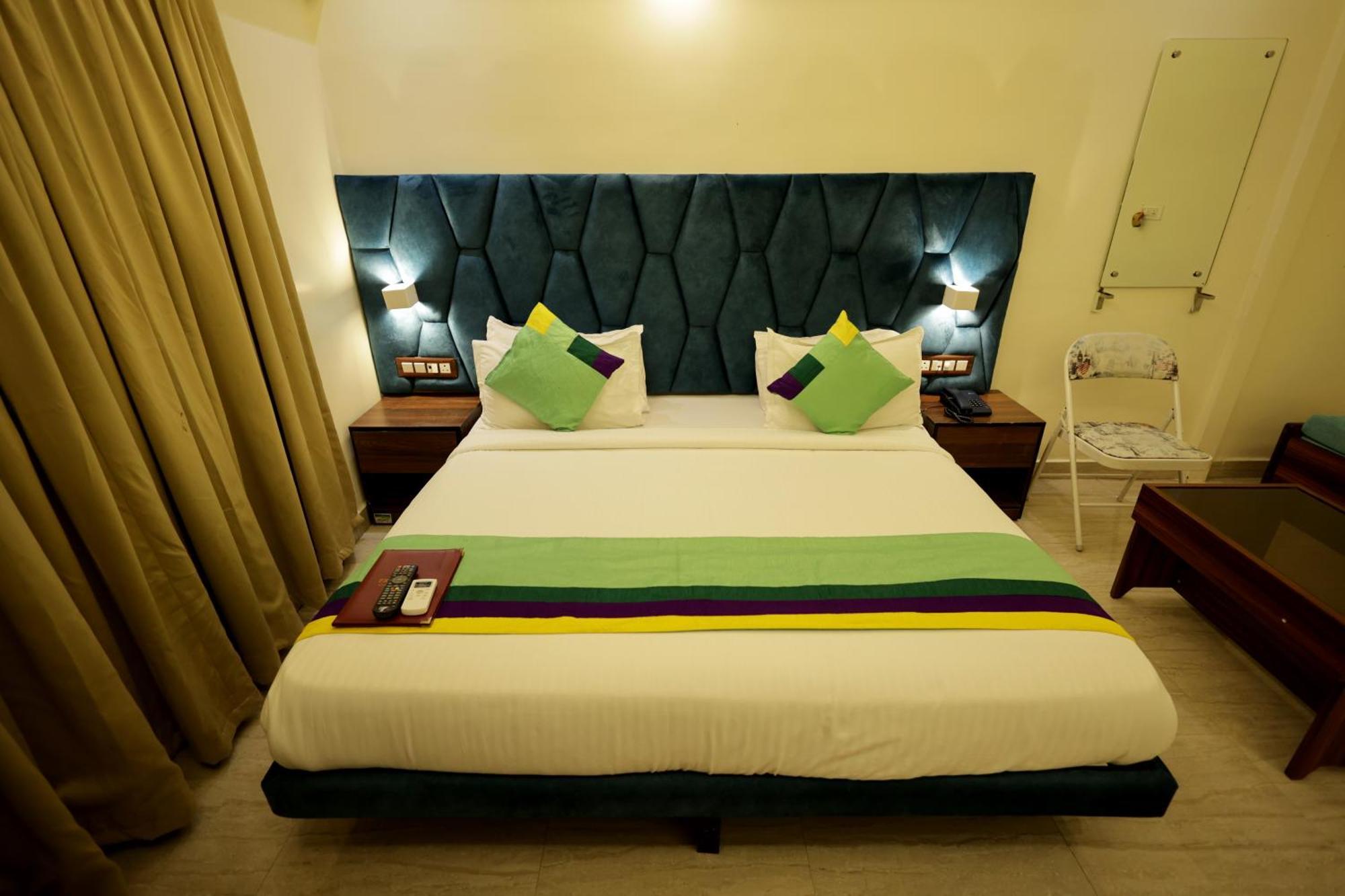 Hotel Golden Tulipz 3*