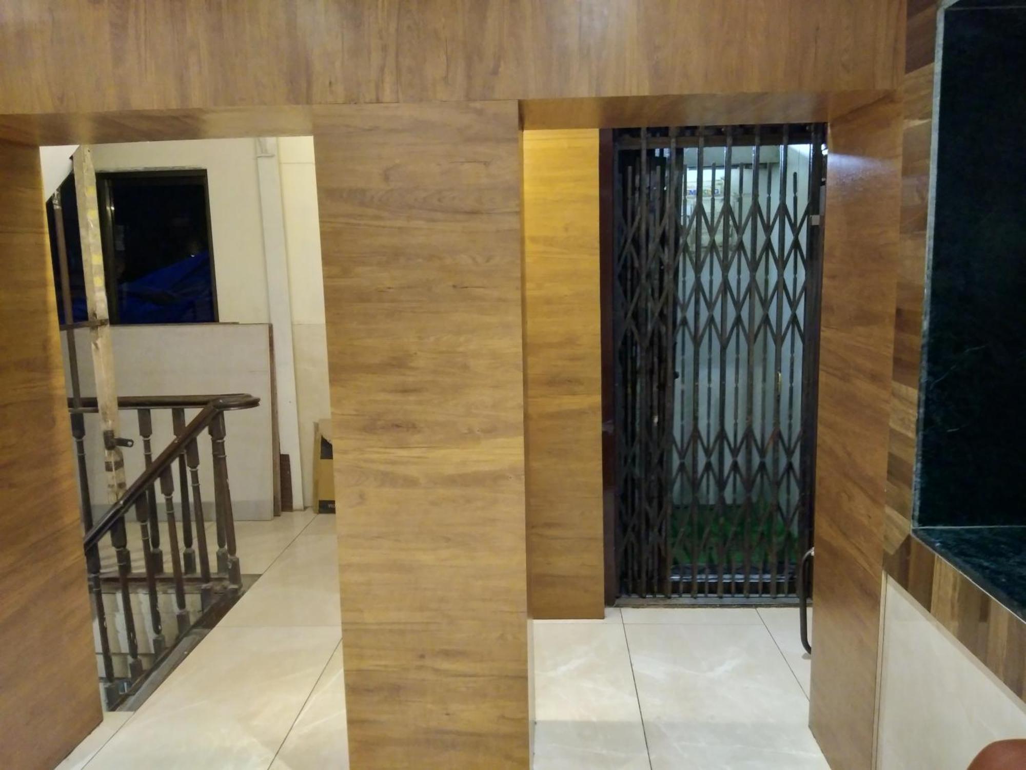 Rk Hotel-near Grant Road Railway Station 2*