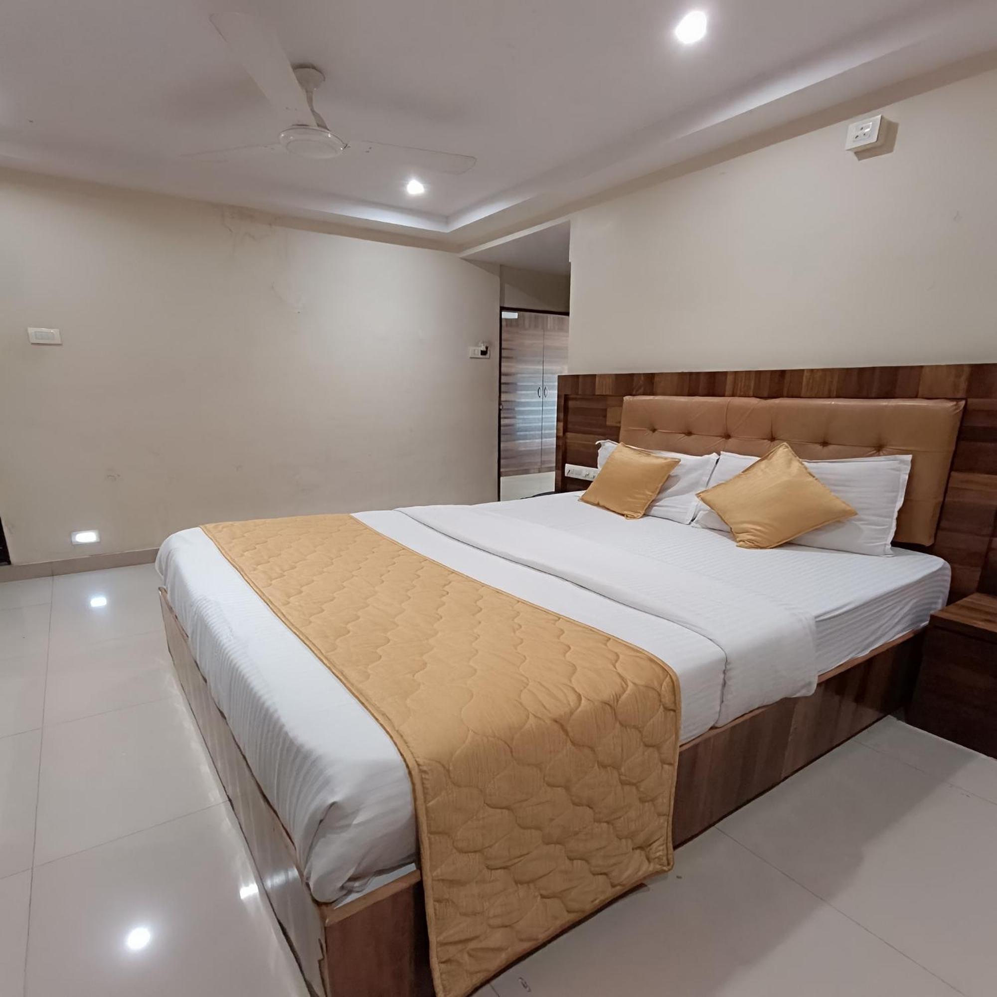 Hotel Rk Hotel-near Grant Road Railway Station