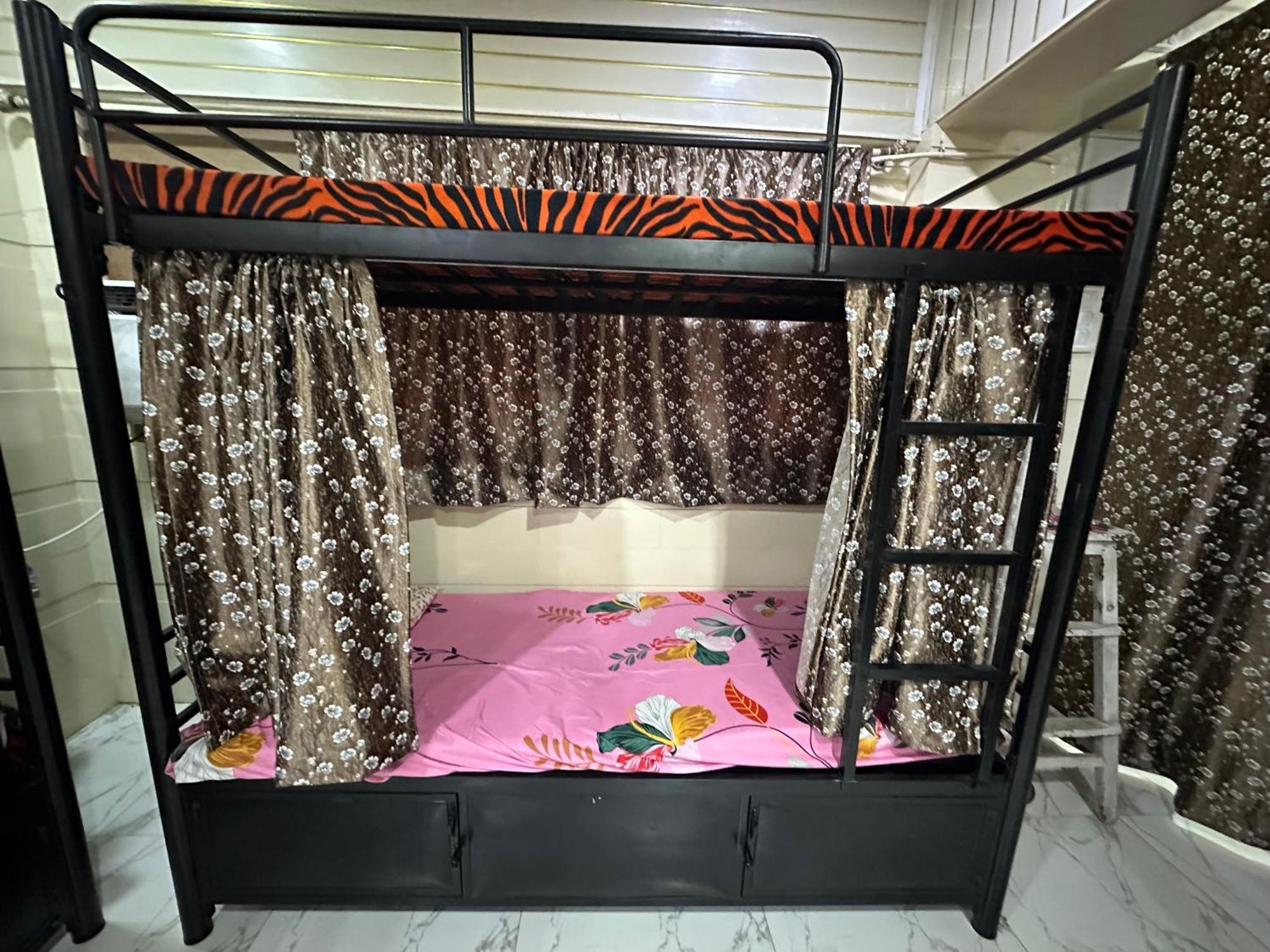 Hostel Balaji In Andheri *