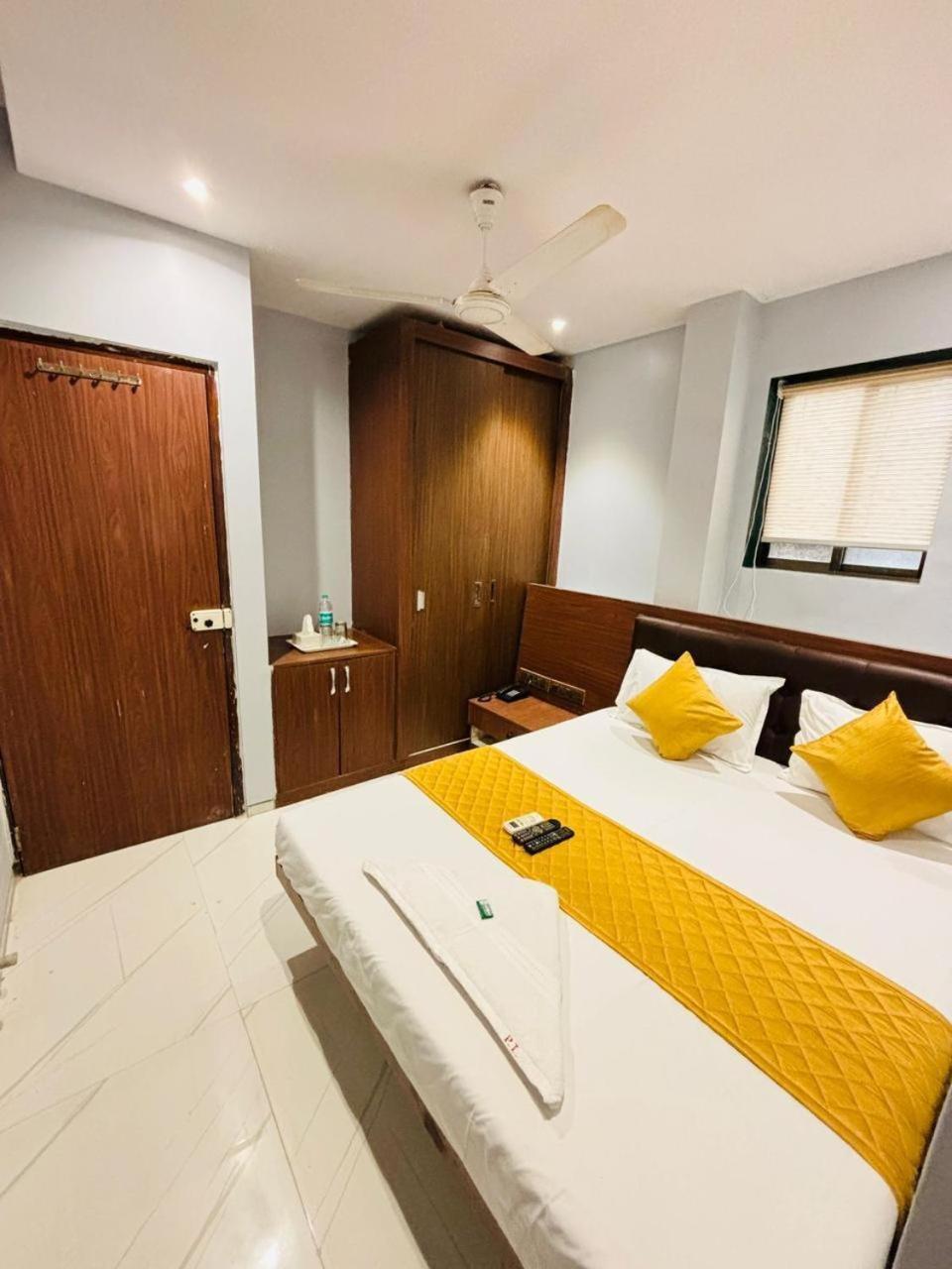 Glitz Powai - Nr Iit Hotel *