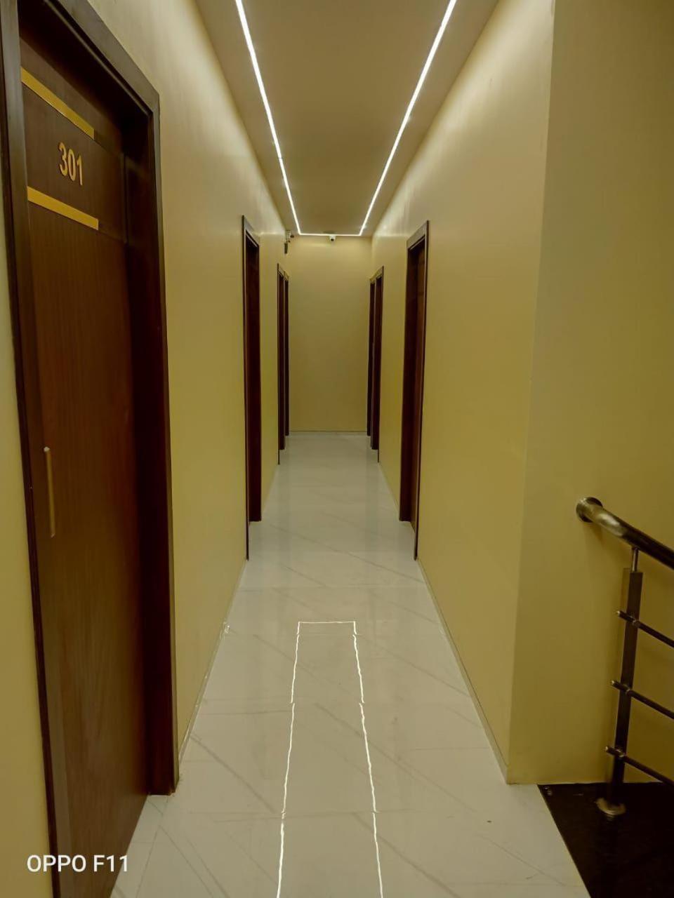 Hotel Glitz Powai - Nr Iit *
