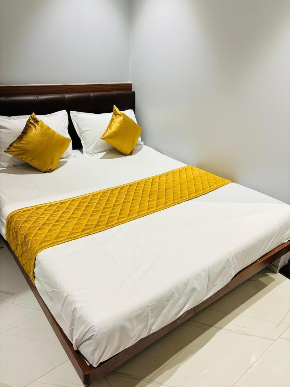 Hotel Glitz Powai - Nr Iit Mumbai