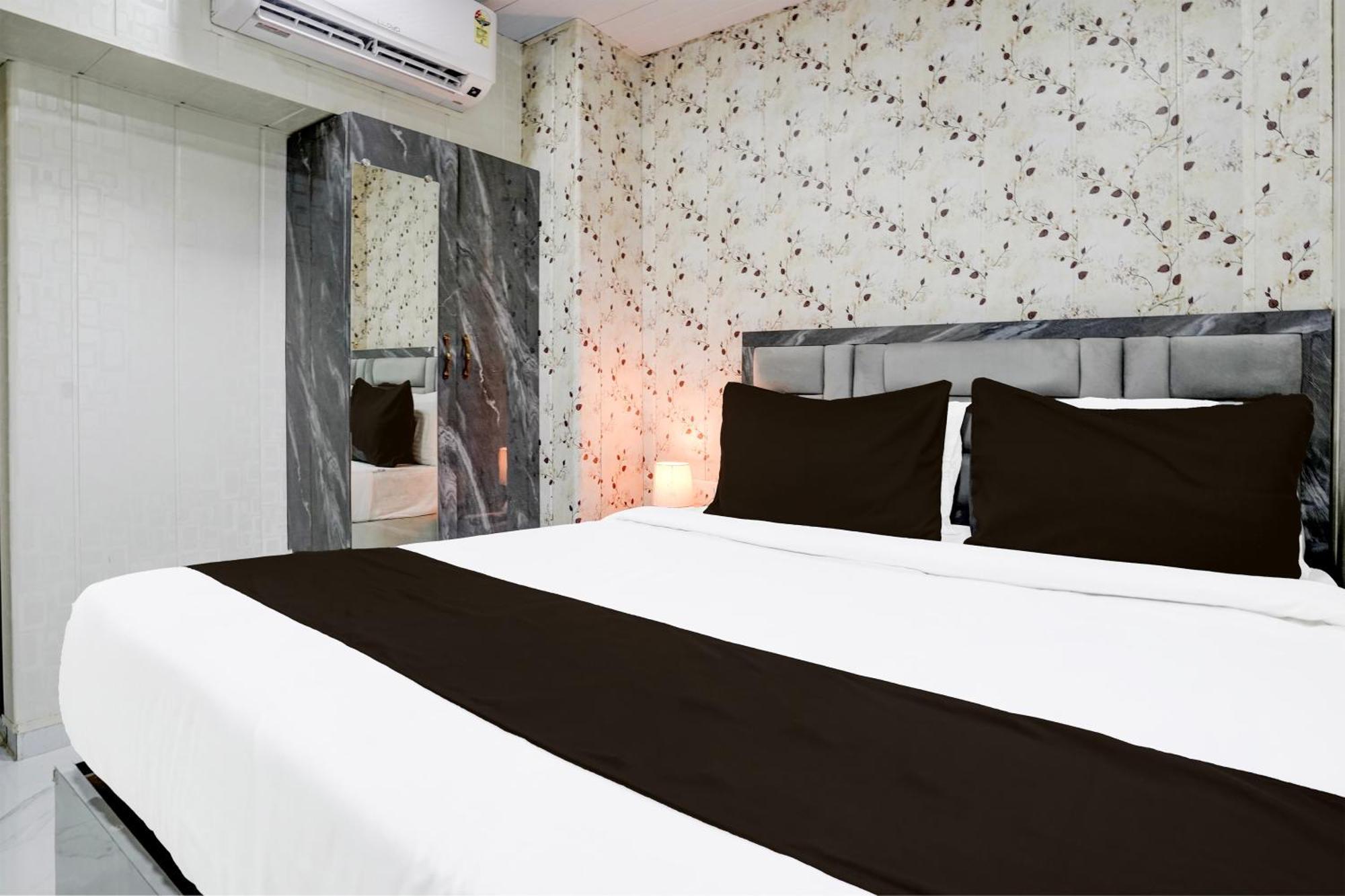 O Hans Residency Hotel 3*