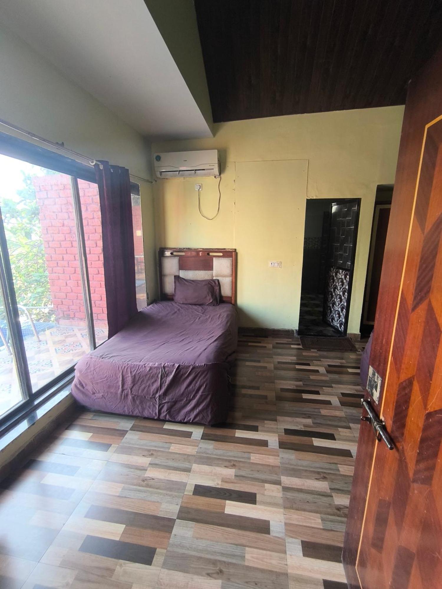 Woodstock * Mumbai