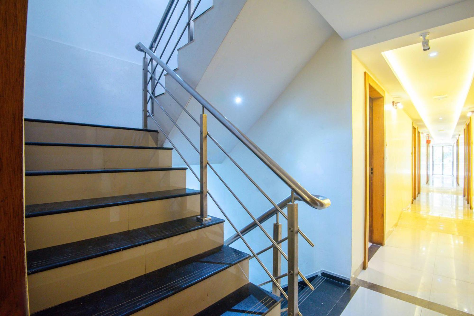 Hotel Treebo Anam International 3*