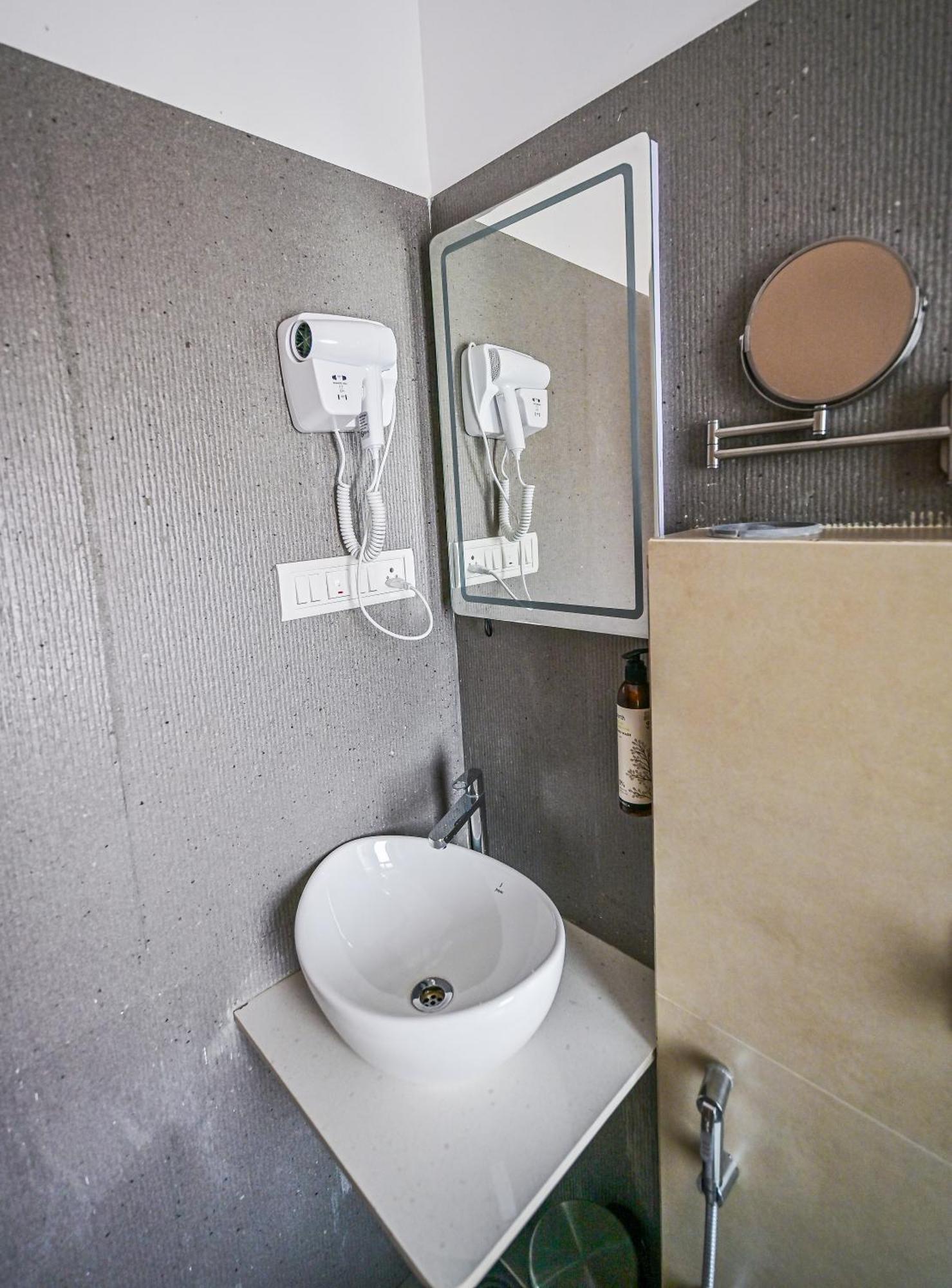 Hotel Indie Studios, Chembur 3*