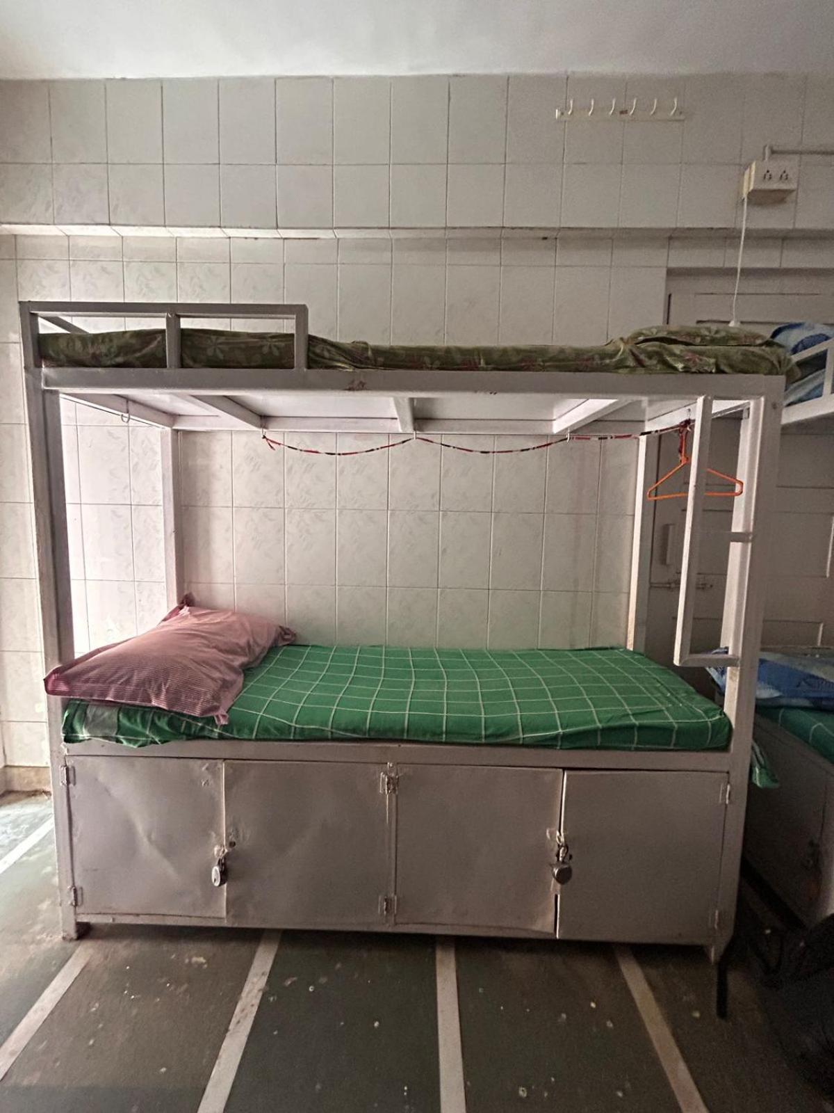 Rahat Hostel *