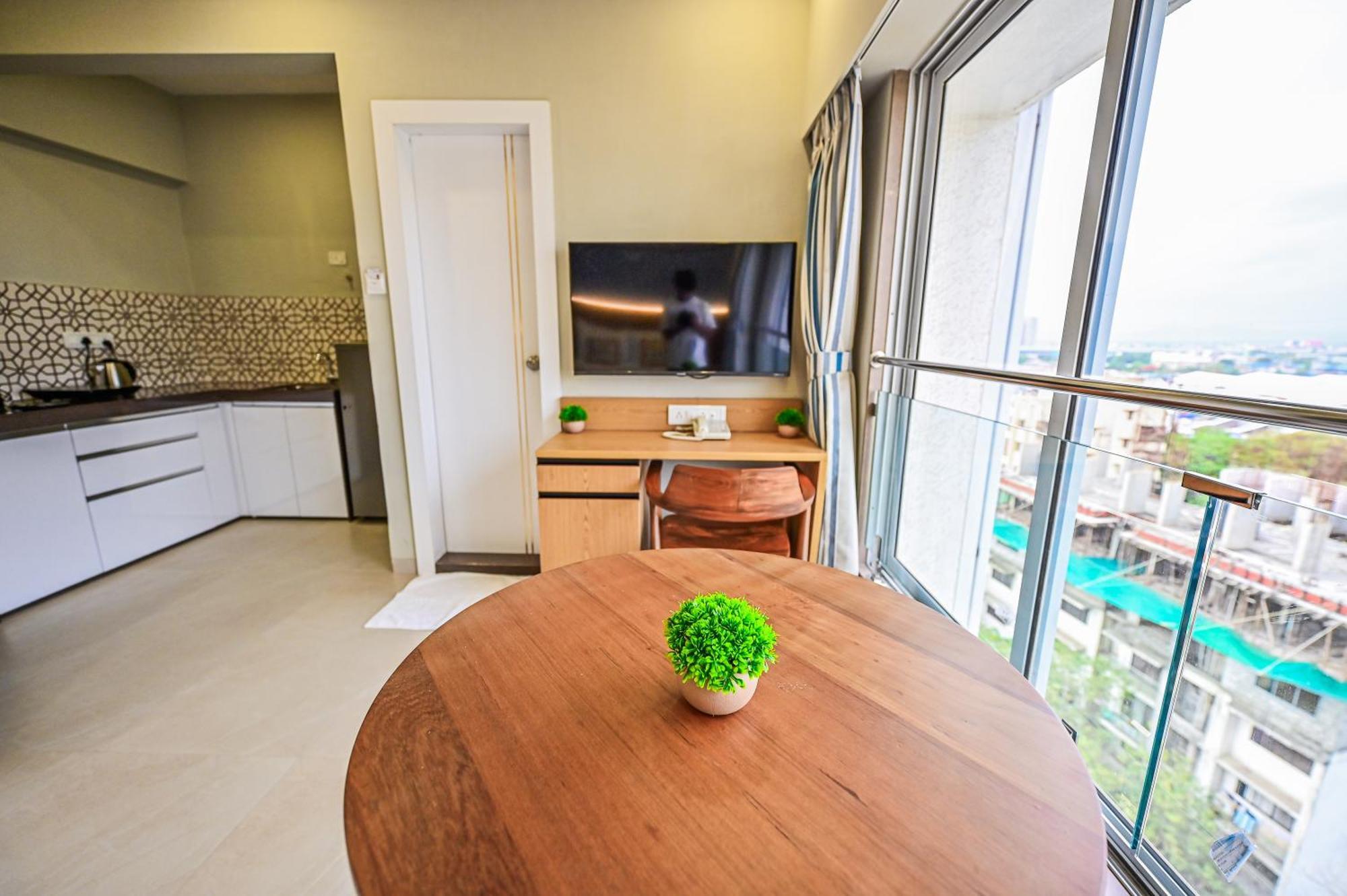 Indie Studios, Chembur Hotel