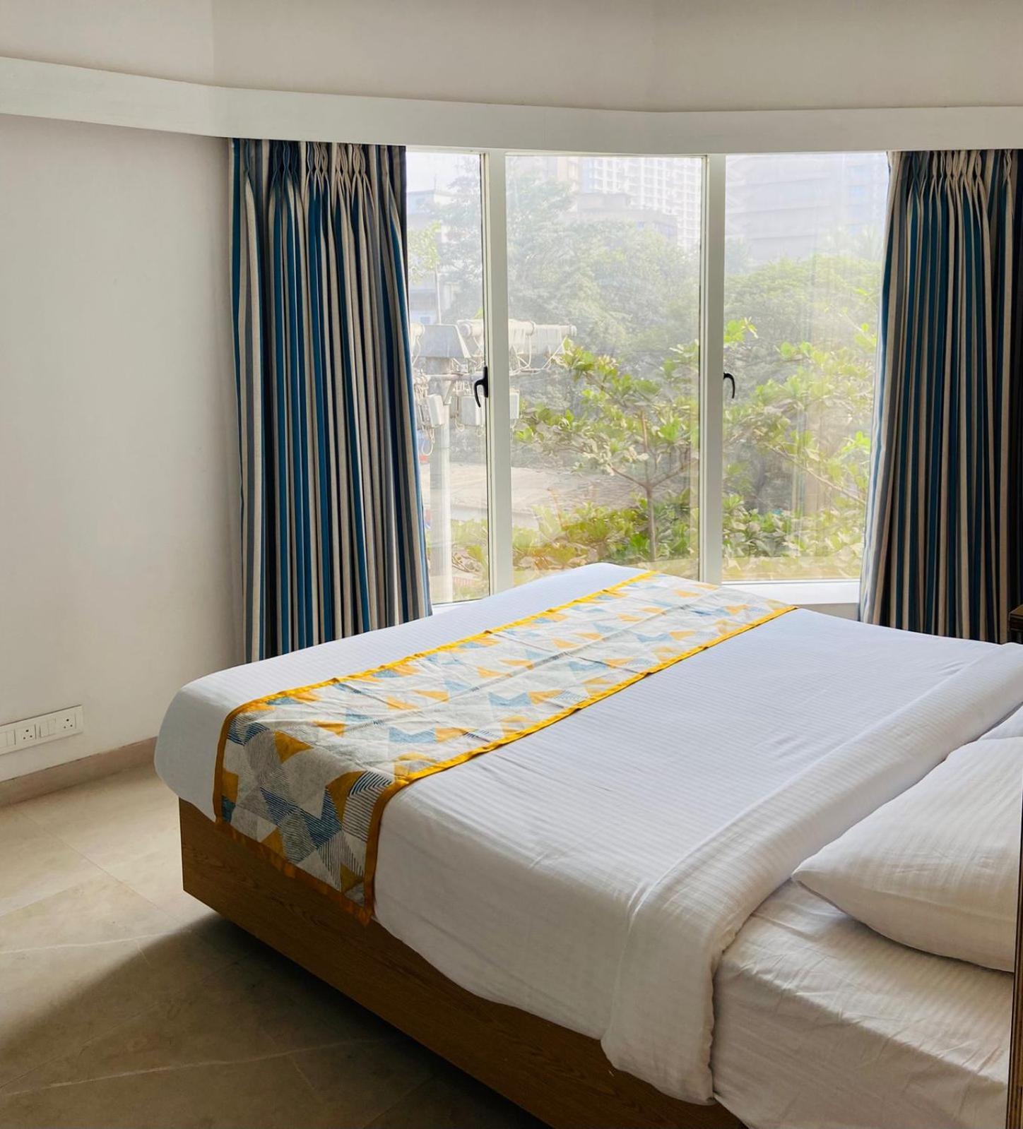 Indie Studios, Chembur Hotel