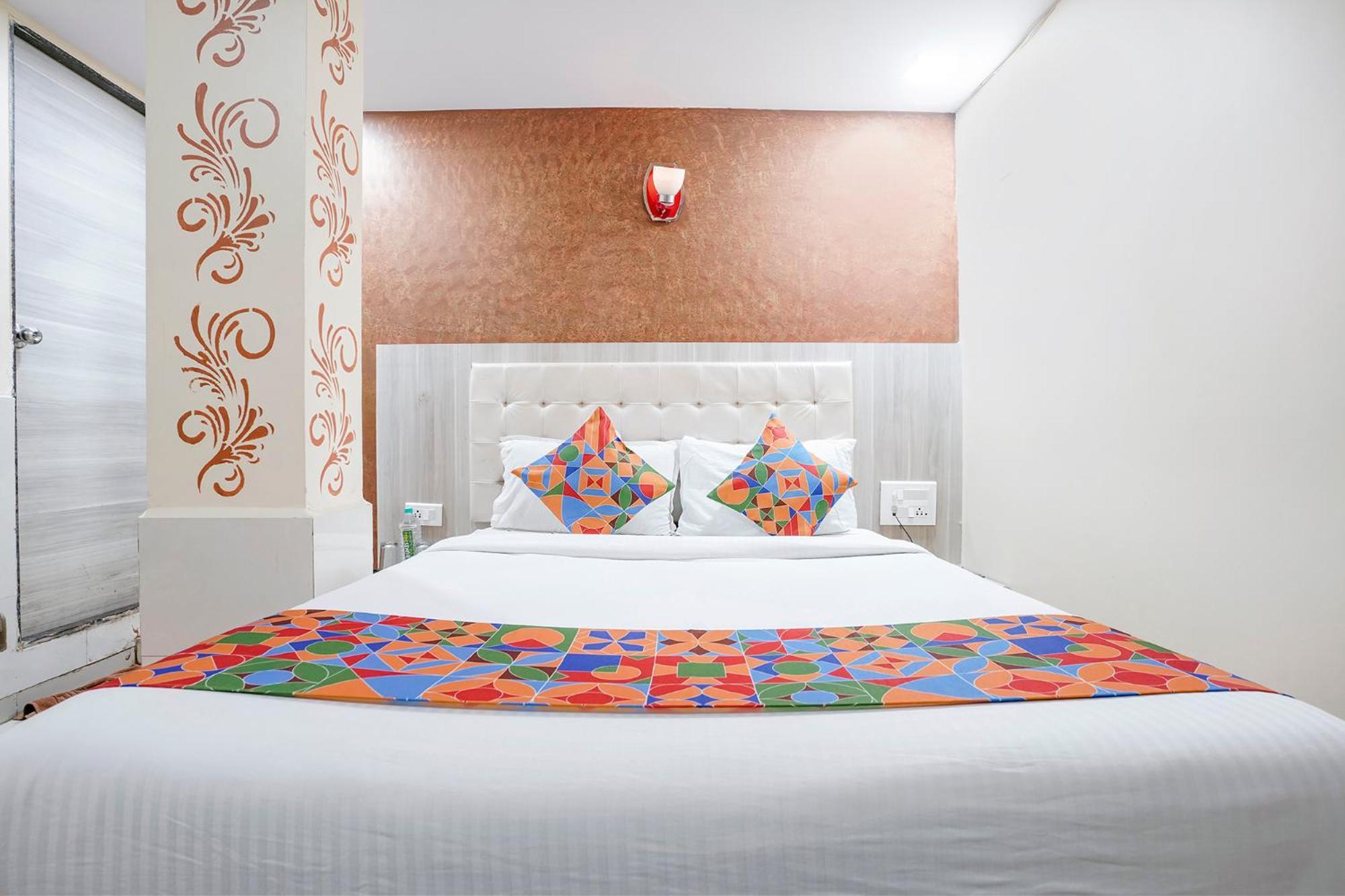 Hotel Fabexpress Sarah Gold - Nr Nesco Exhibition Center Mumbai