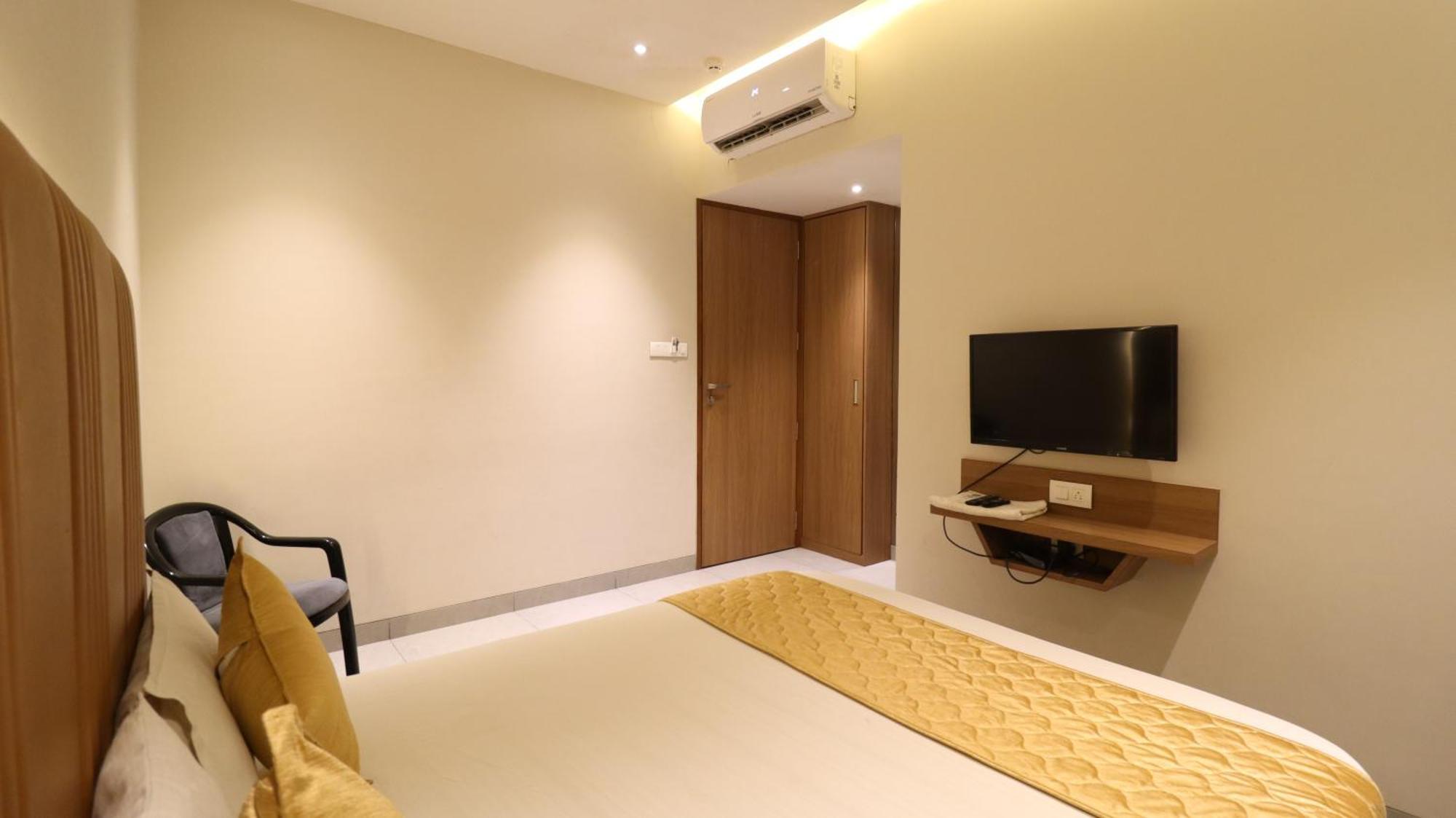 Hotel The Ube Residency Mumbai