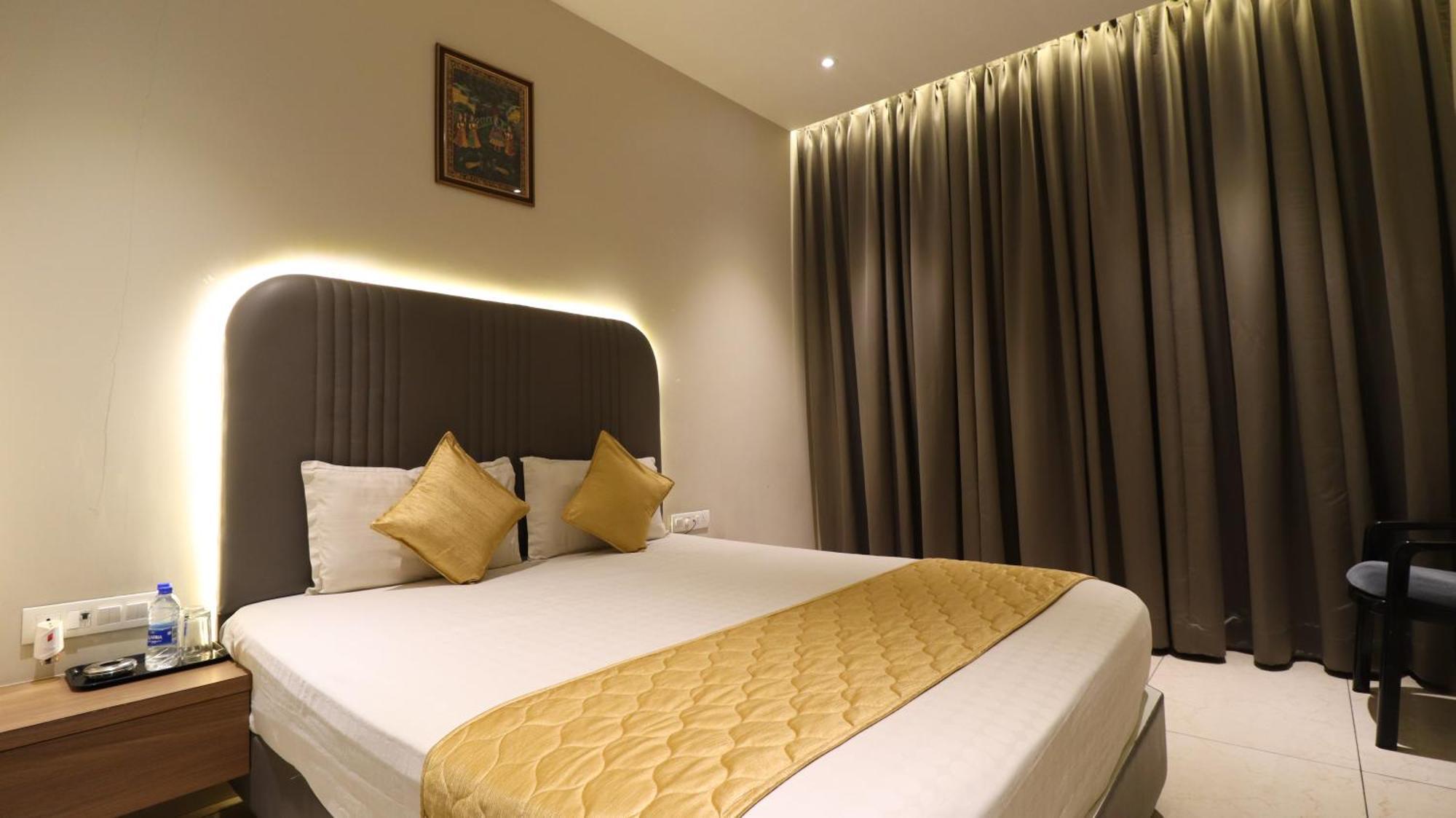 Hotel The Ube Residency Mumbai