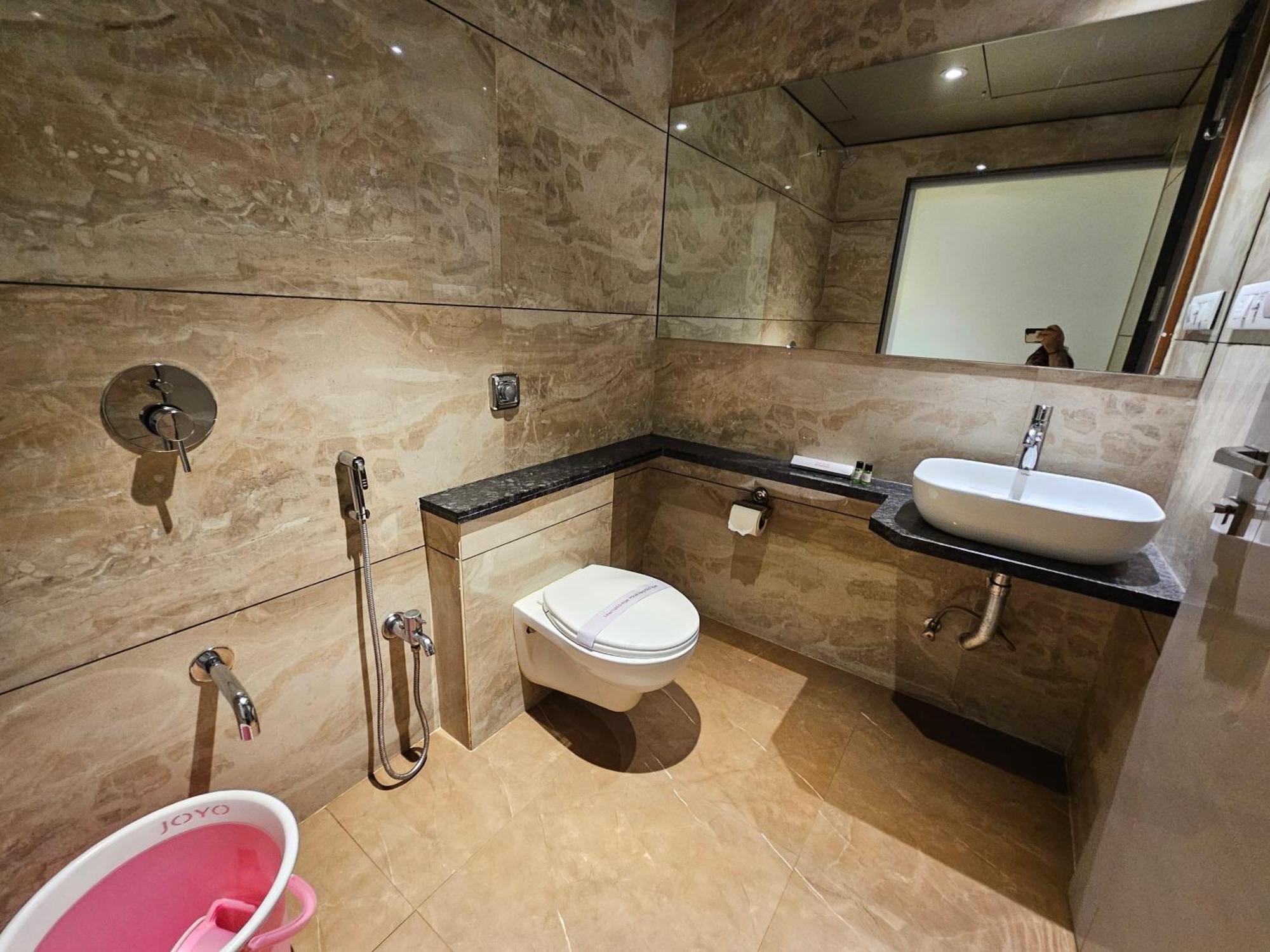 Hotel The Ube Residency Mumbai