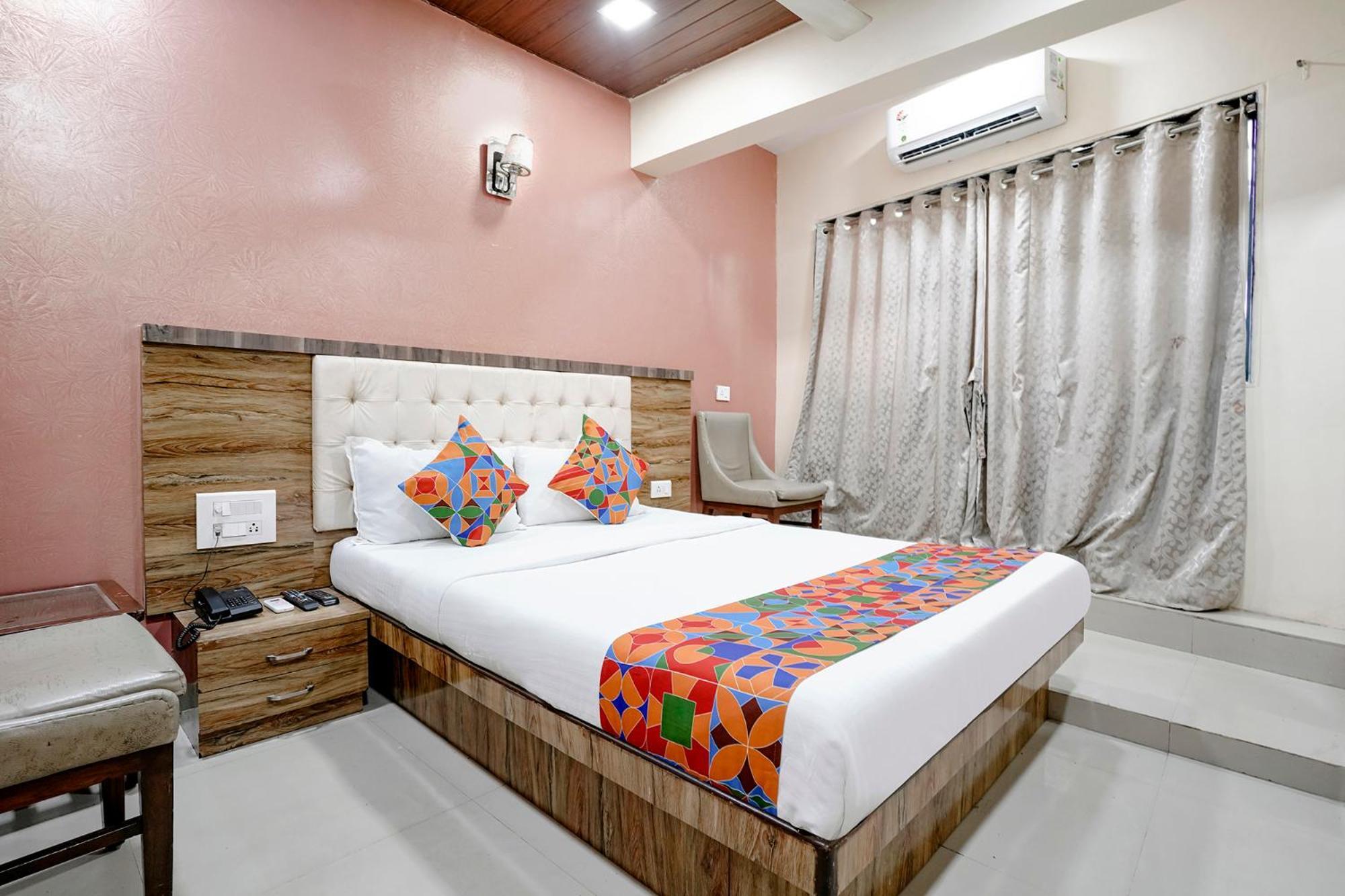 Hotel Fabexpress Sarah Gold - Nr Nesco Exhibition Center 3*