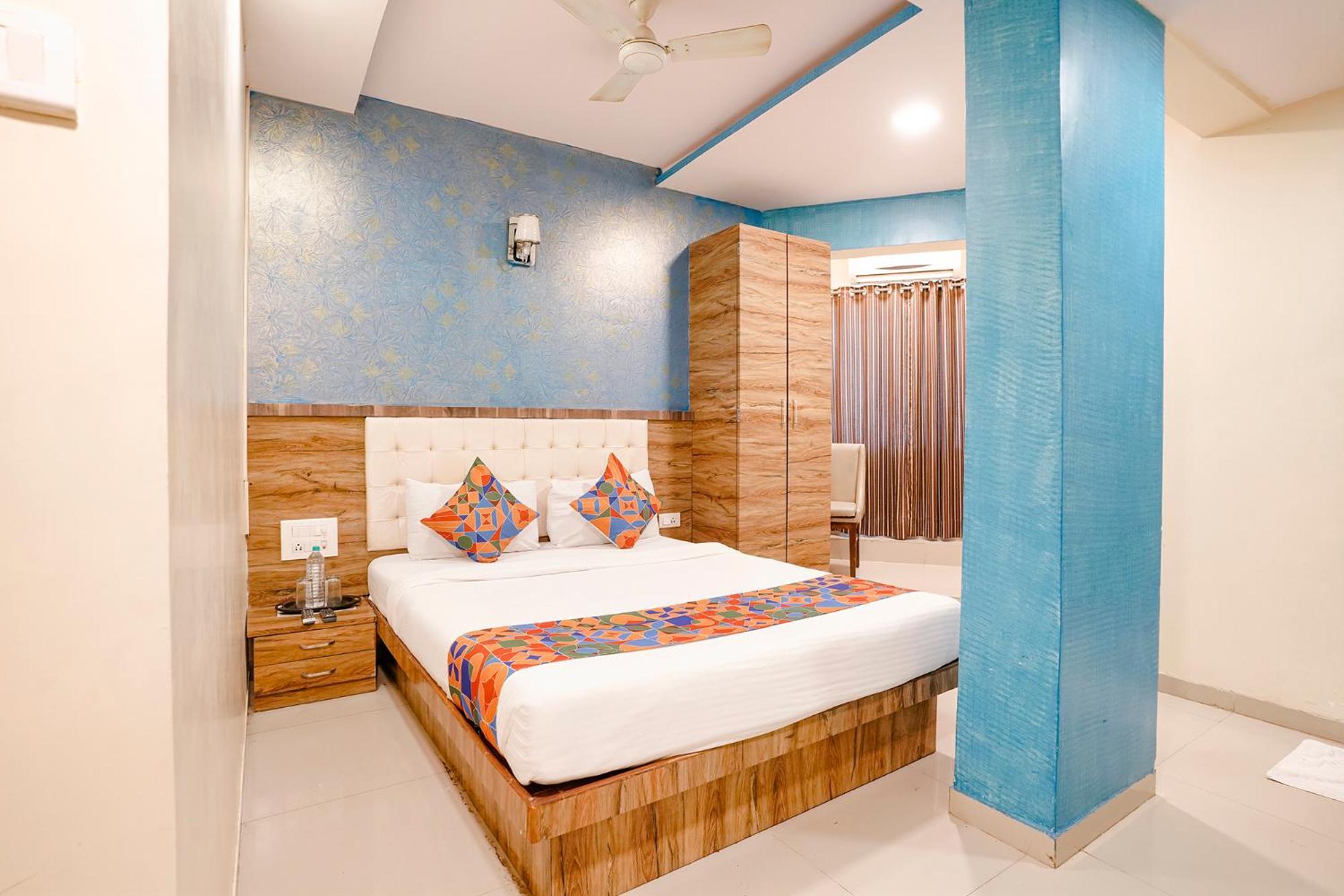 Fabexpress Sarah Gold - Nr Nesco Exhibition Center Hotel Mumbai