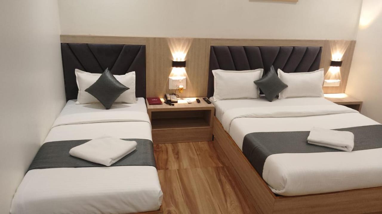 Glitz Riza - Nr Nesco Exhibition Centre Goregaon *